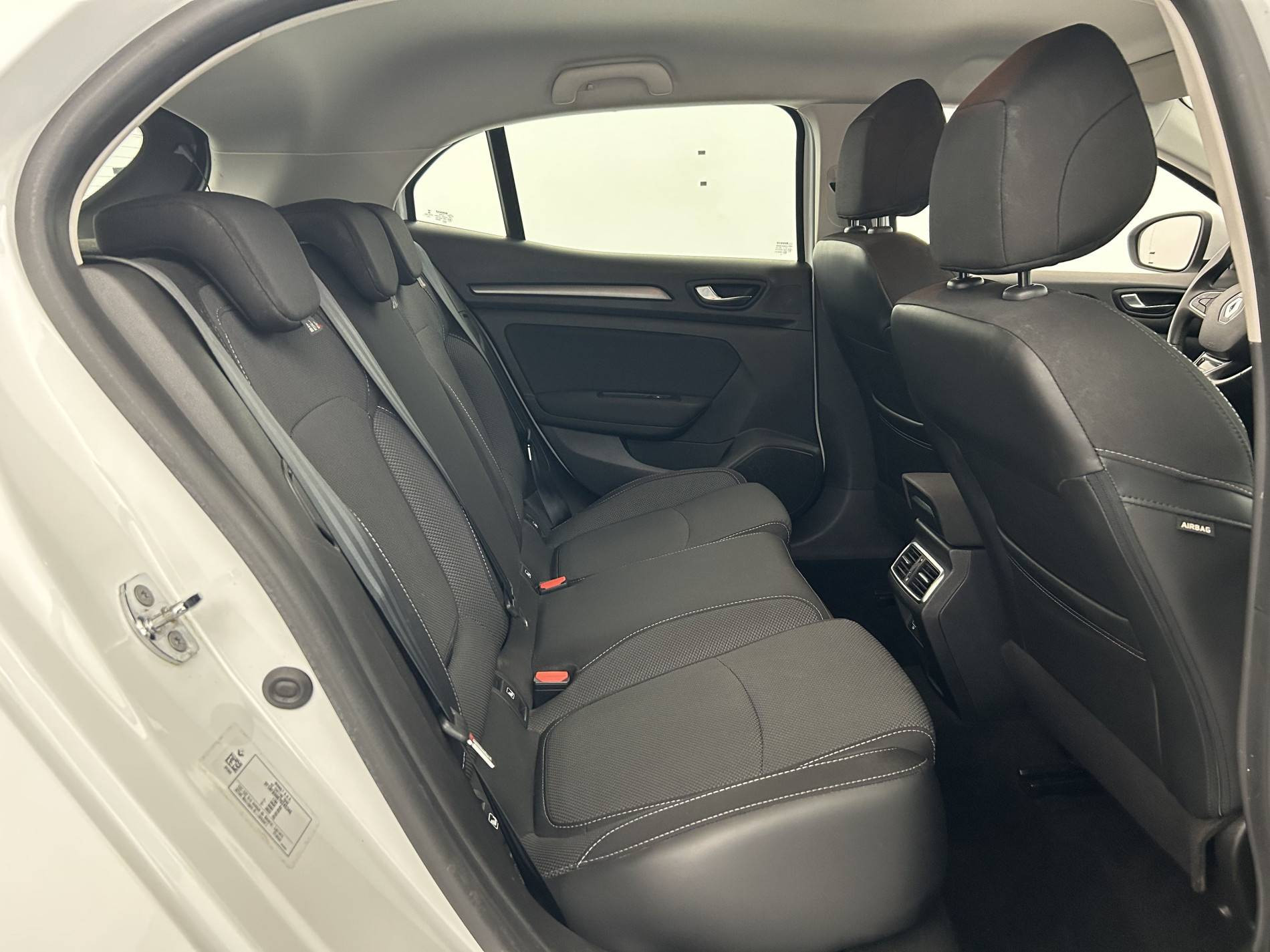 Vente en ligne Renault Megane 4  TCe 140 au prix de 15 990 €