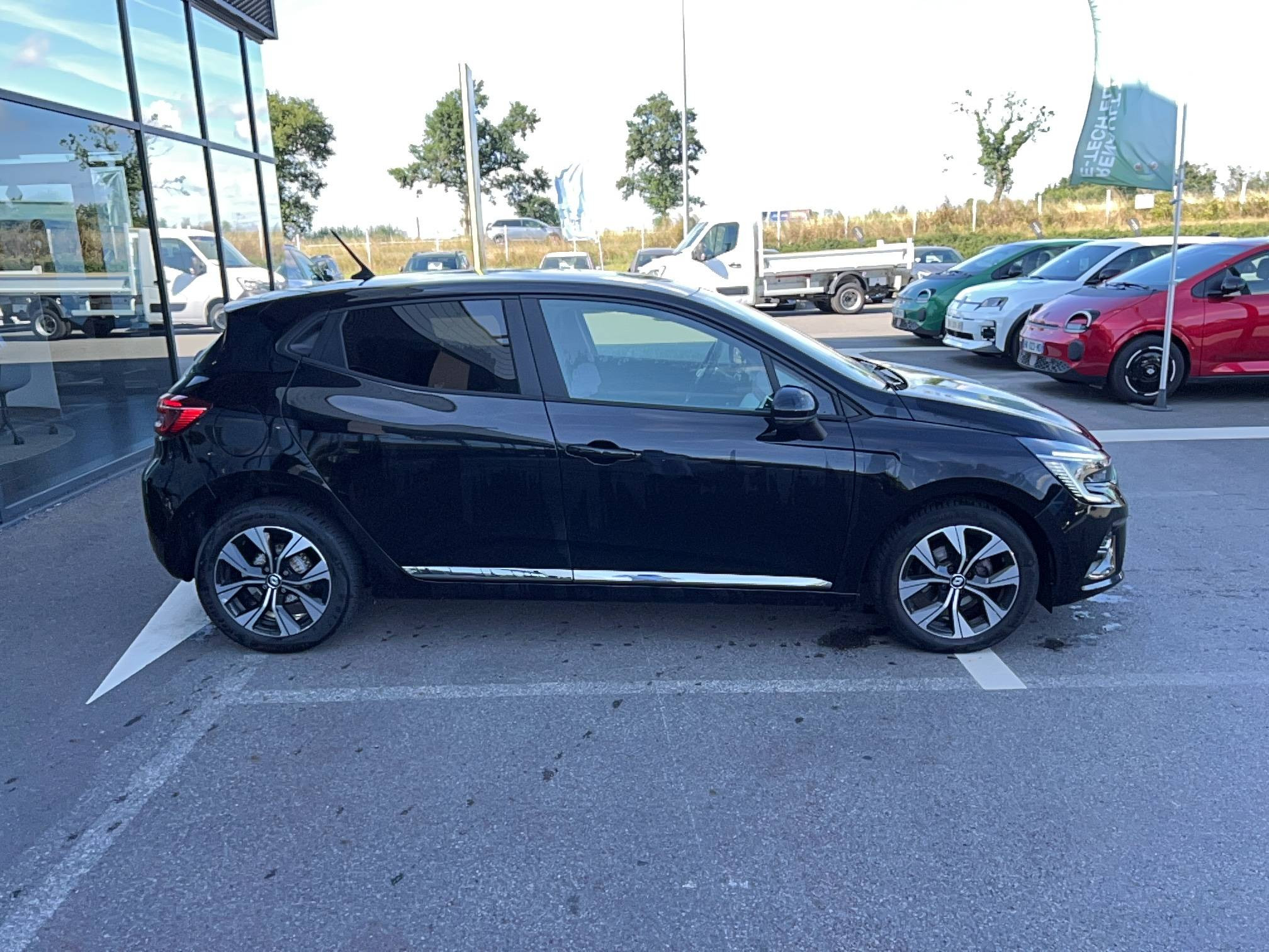 Vente en ligne Renault Clio 5 Clio TCe 100 GPL au prix de 13 990 €