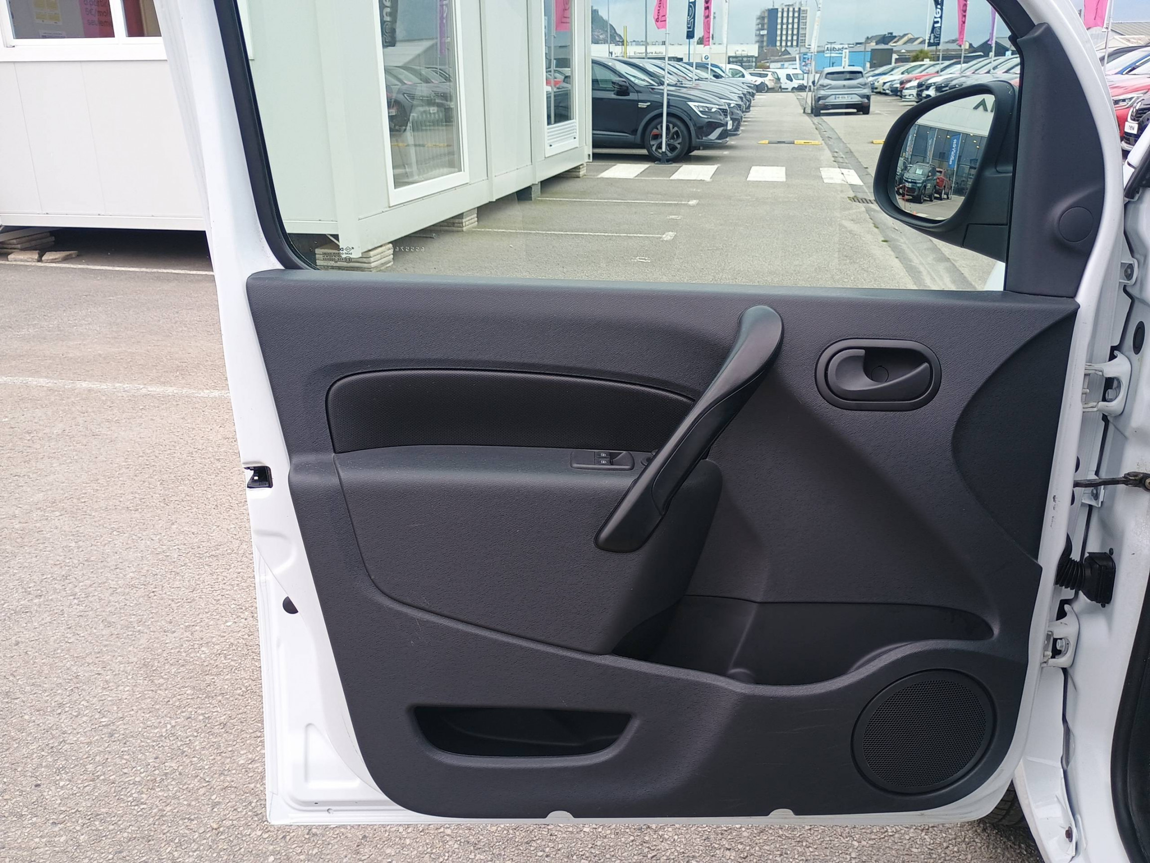 Vente en ligne Renault Kangoo Express  BLUE DCI 80 au prix de 12 290 €
