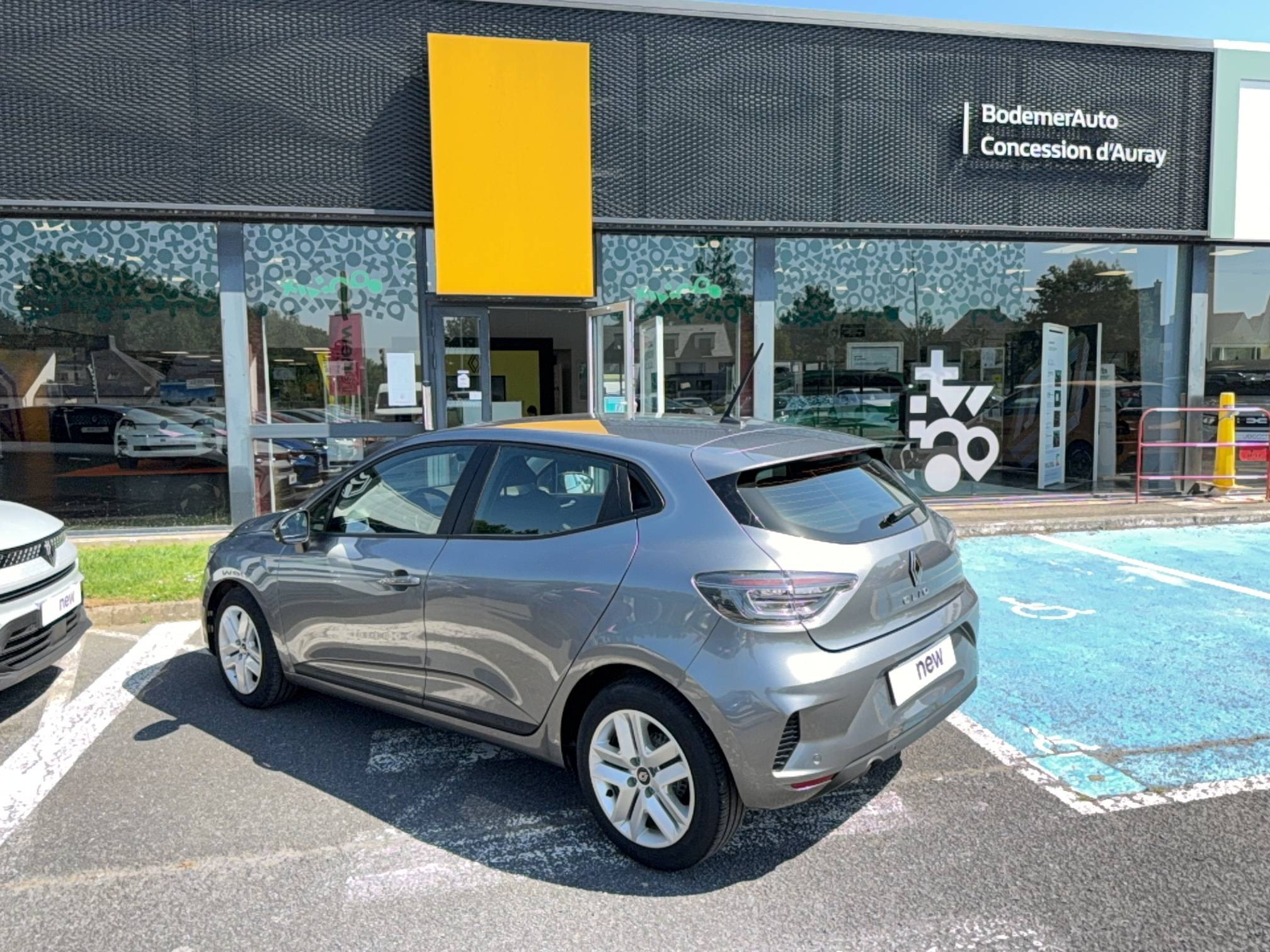 Vente en ligne Renault Clio 5 Clio TCe 90 au prix de 15 990 €