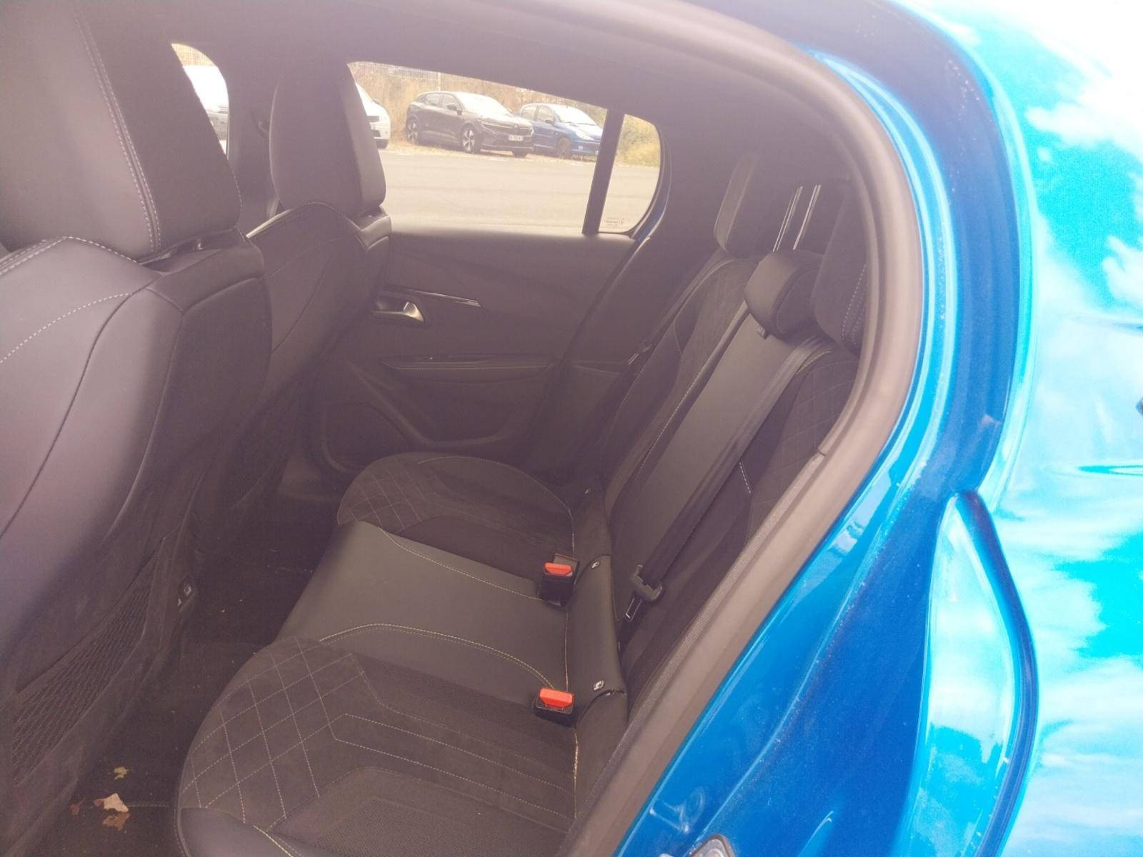 Vente en ligne Peugeot E-208  50 kWh 136ch au prix de 16 490 €