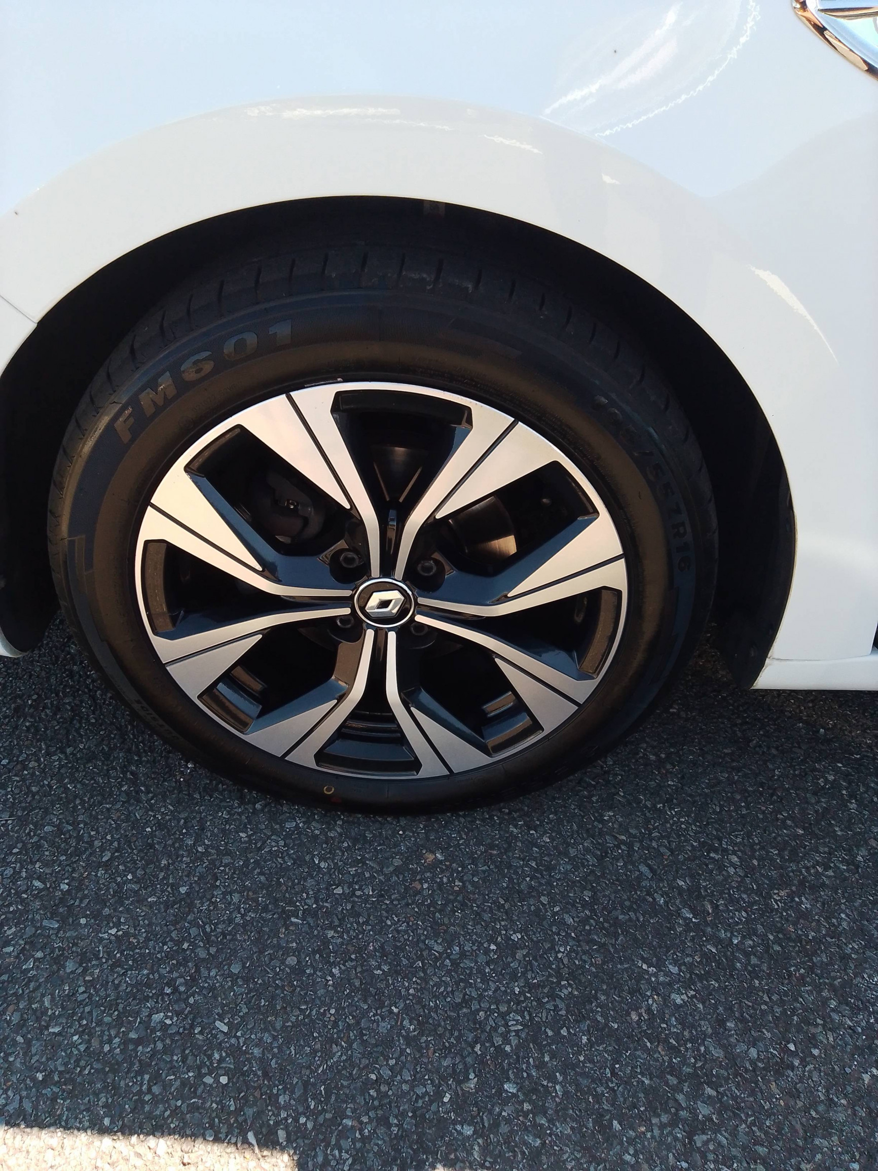 Vente en ligne Renault Clio 5 Clio TCe 90 - 21N au prix de 12 990 €