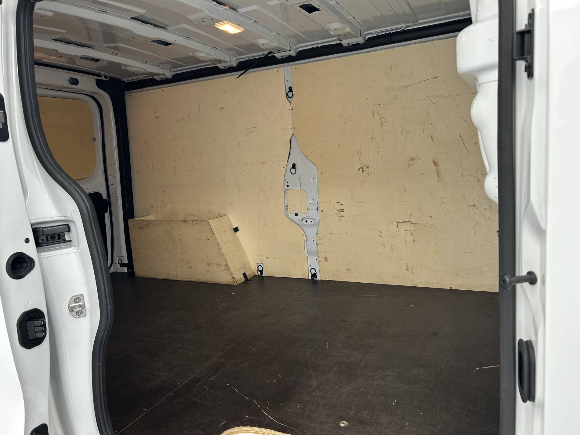Vente en ligne Renault Trafic 3 Fourgon TRAFIC FGN L2H1 3000 KG BLUE DCI 130 au prix de 23 990 €