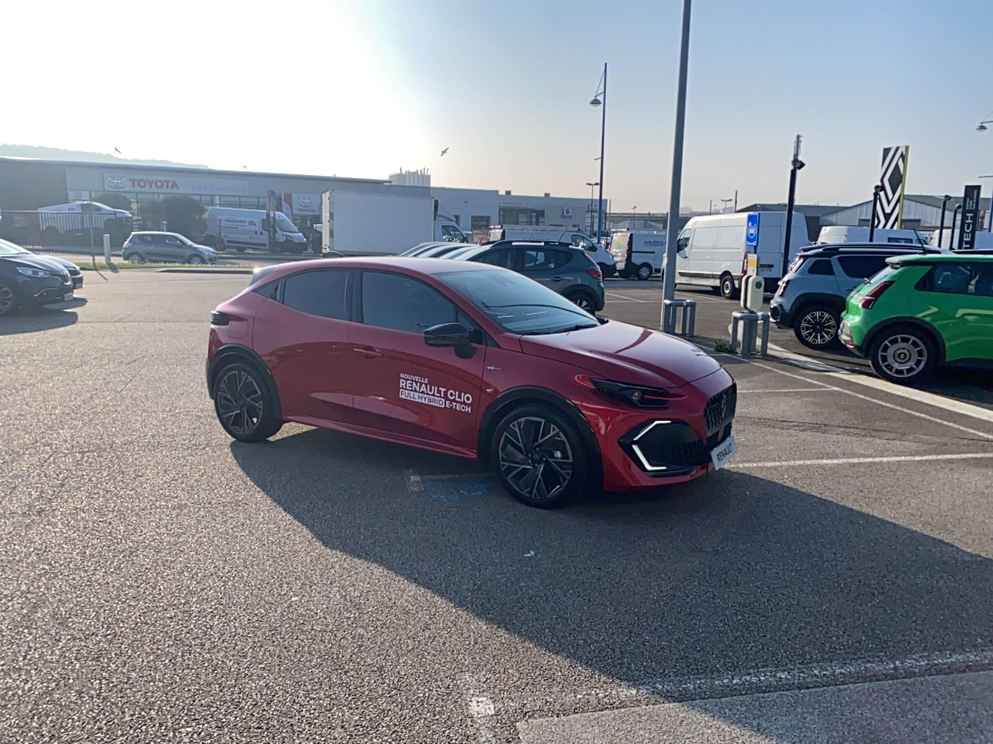 Vente en ligne Renault Clio 6 Clio E-Tech full hybrid 160 ch au prix de 27 900 €