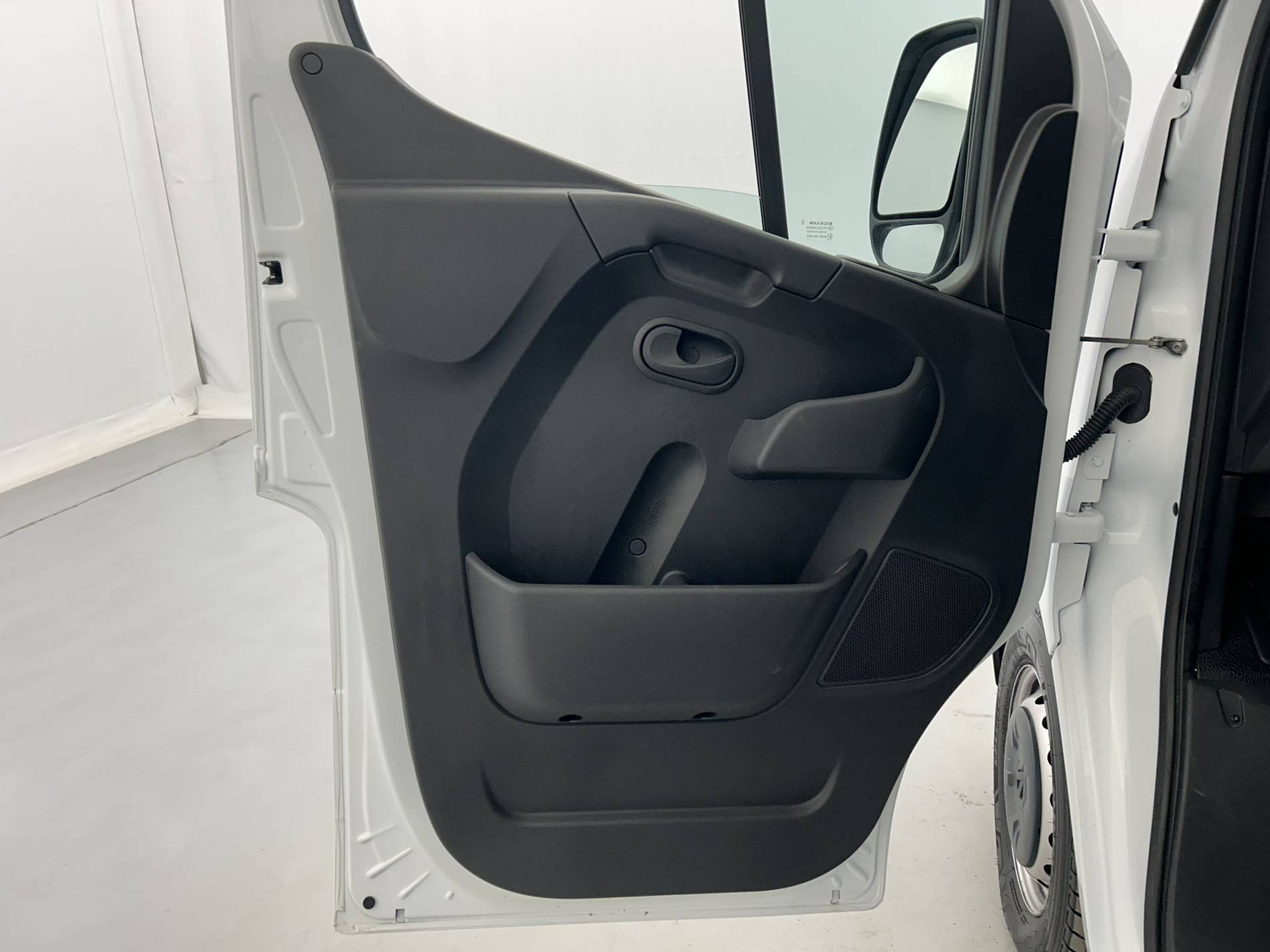 Vente en ligne Renault Master Fourgon MASTER FGN TRAC F3500 L3H3 BLUE DCI 135 au prix de 26 490 €
