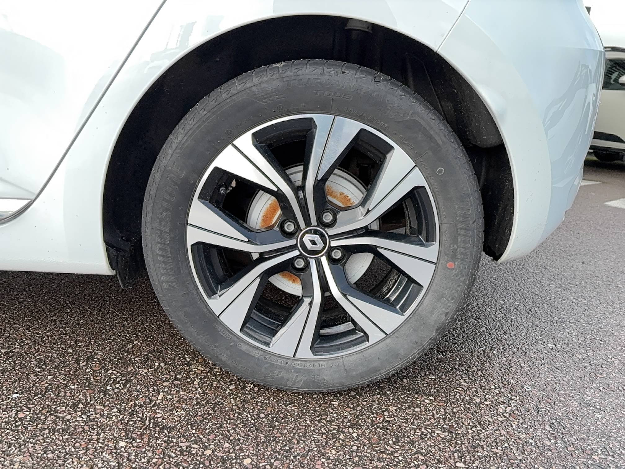 Vente en ligne Renault Clio 5 Clio E-Tech hybride 145 au prix de 17 391 €