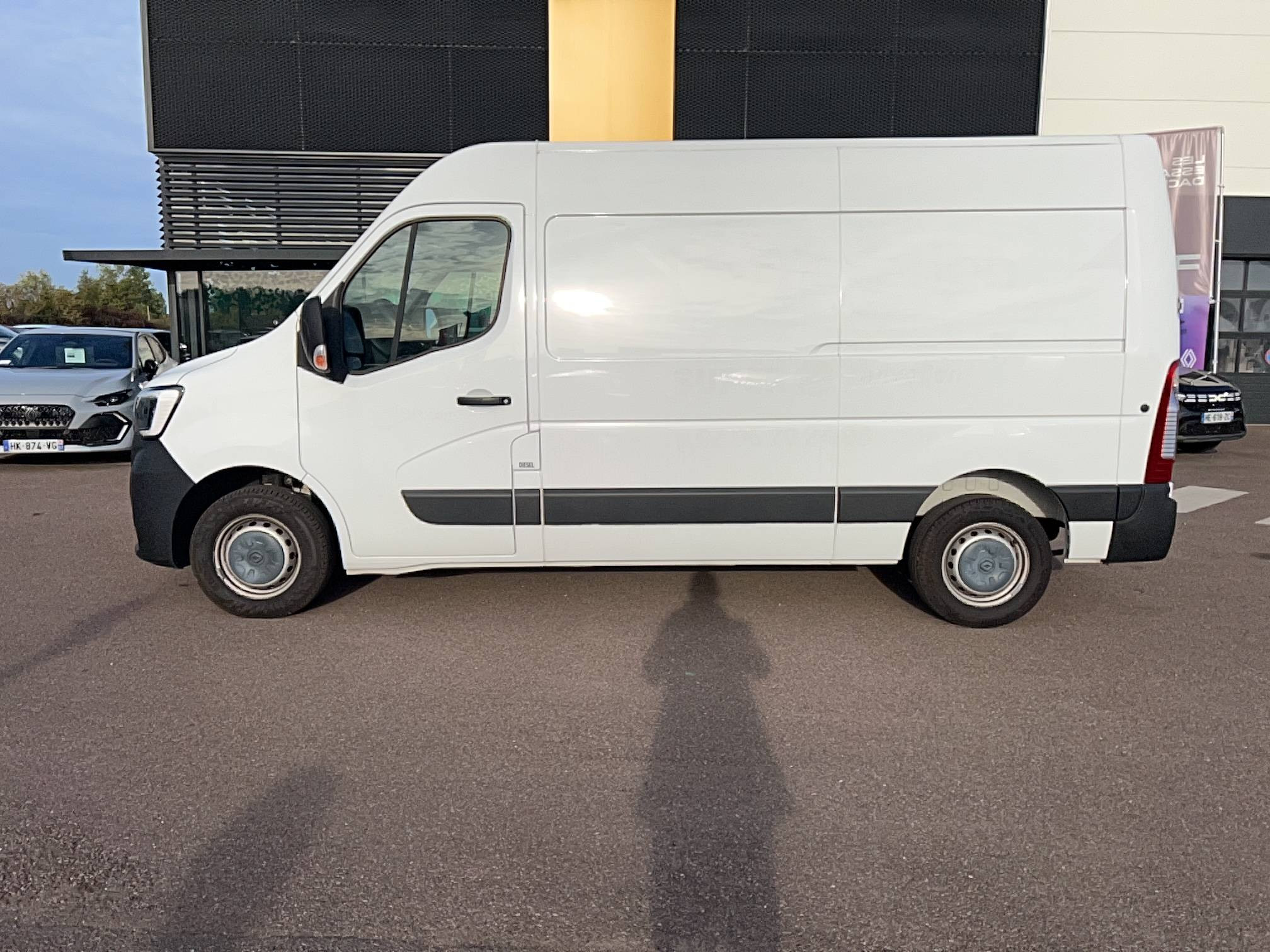 Vente en ligne Renault Master Fourgon MASTER FGN TRAC F3500 L2H2 BLUE DCI 135 au prix de 22 490 €