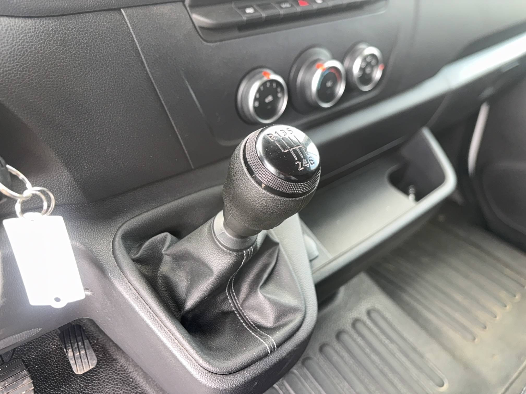 Vente en ligne Renault Master Fourgon MASTER FGN TRAC F3500 L3H3 BLUE DCI 135 au prix de 27 000 €