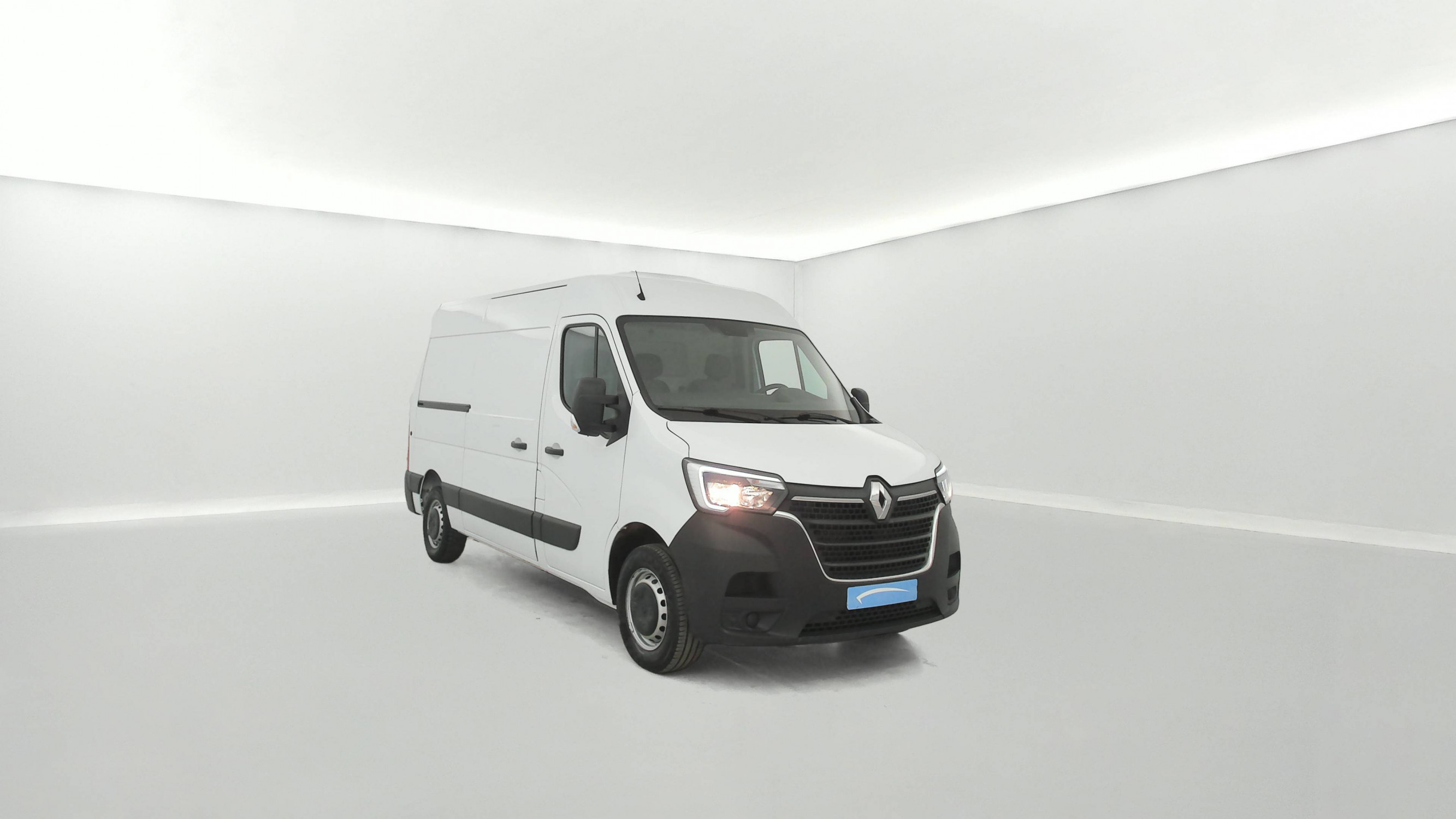 Vente en ligne Renault Master Fourgon MASTER FGN TRAC F3500 L2H2 BLUE DCI 135 au prix de 22 390 €