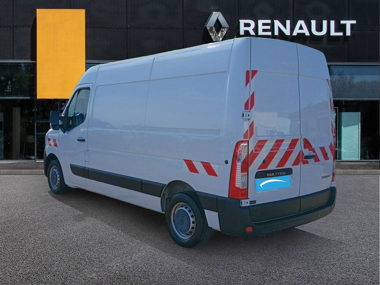 Vente en ligne Renault Master Fourgon MASTER FGN TRAC F3300 L2H2 BLUE DCI 135 au prix de 23 490 €