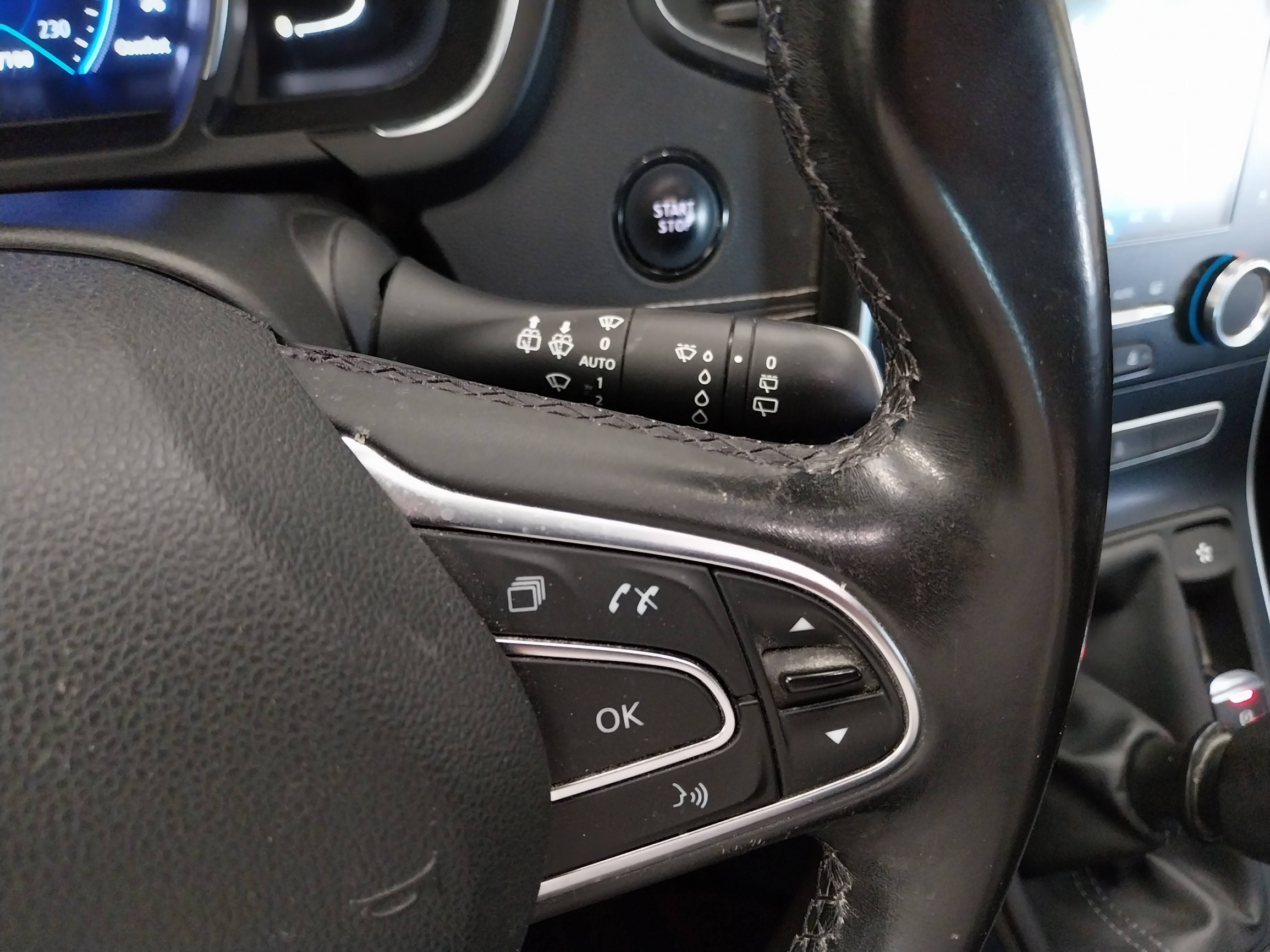 Vente en ligne Renault Scenic 4 Scenic Blue dCi 150 au prix de 14 990 €