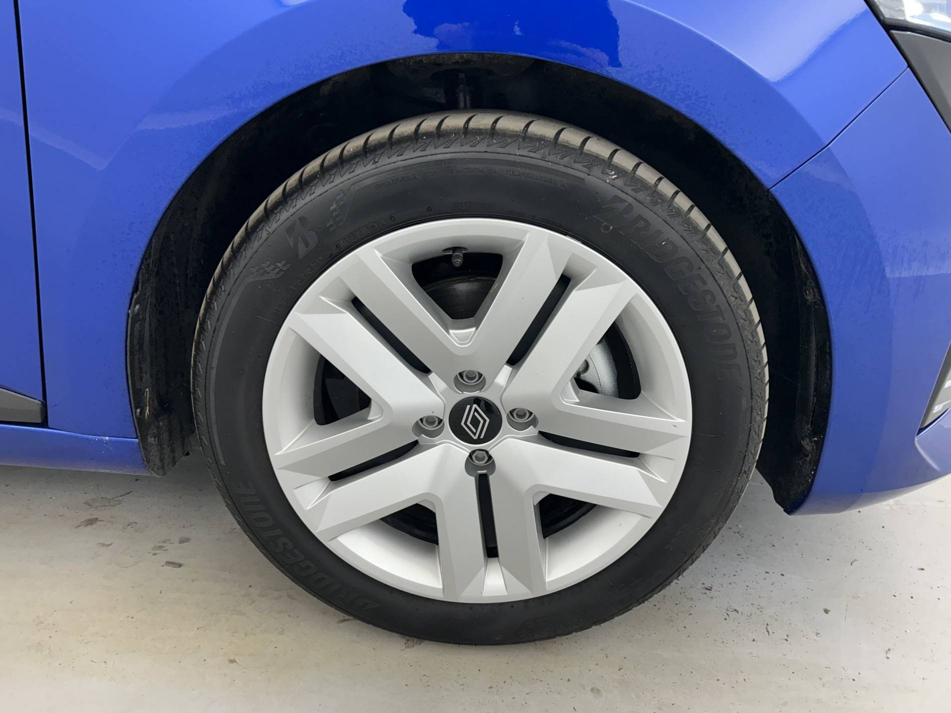 Vente en ligne Renault Clio 5 Clio E-Tech full hybrid 145 au prix de 19 800 €