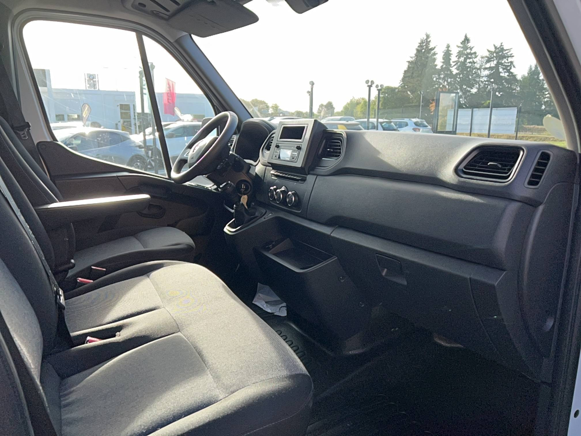 Vente en ligne Renault Master Fourgon MASTER FGN TRAC F3500 L2H2 BLUE DCI 135 au prix de 22 490 €