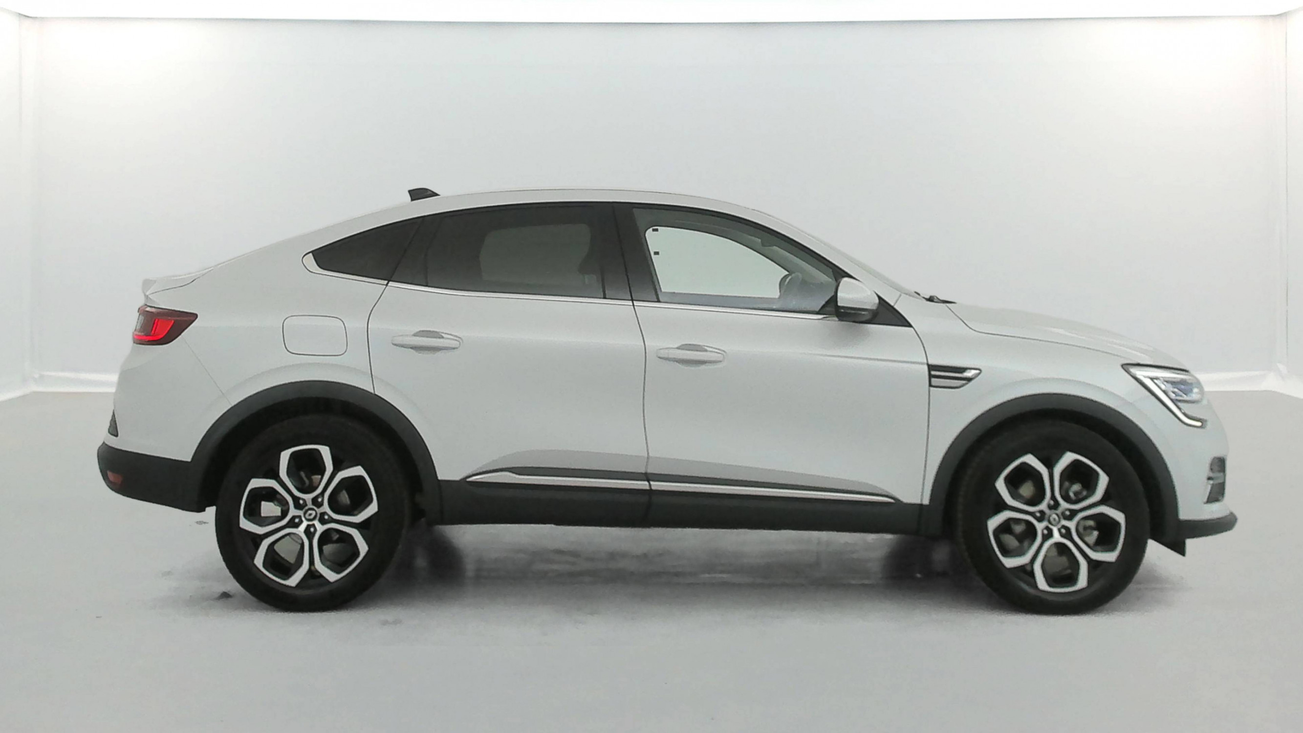 Vente en ligne Renault Arkana  E-Tech hybride 145 - 22 au prix de 21 490 €
