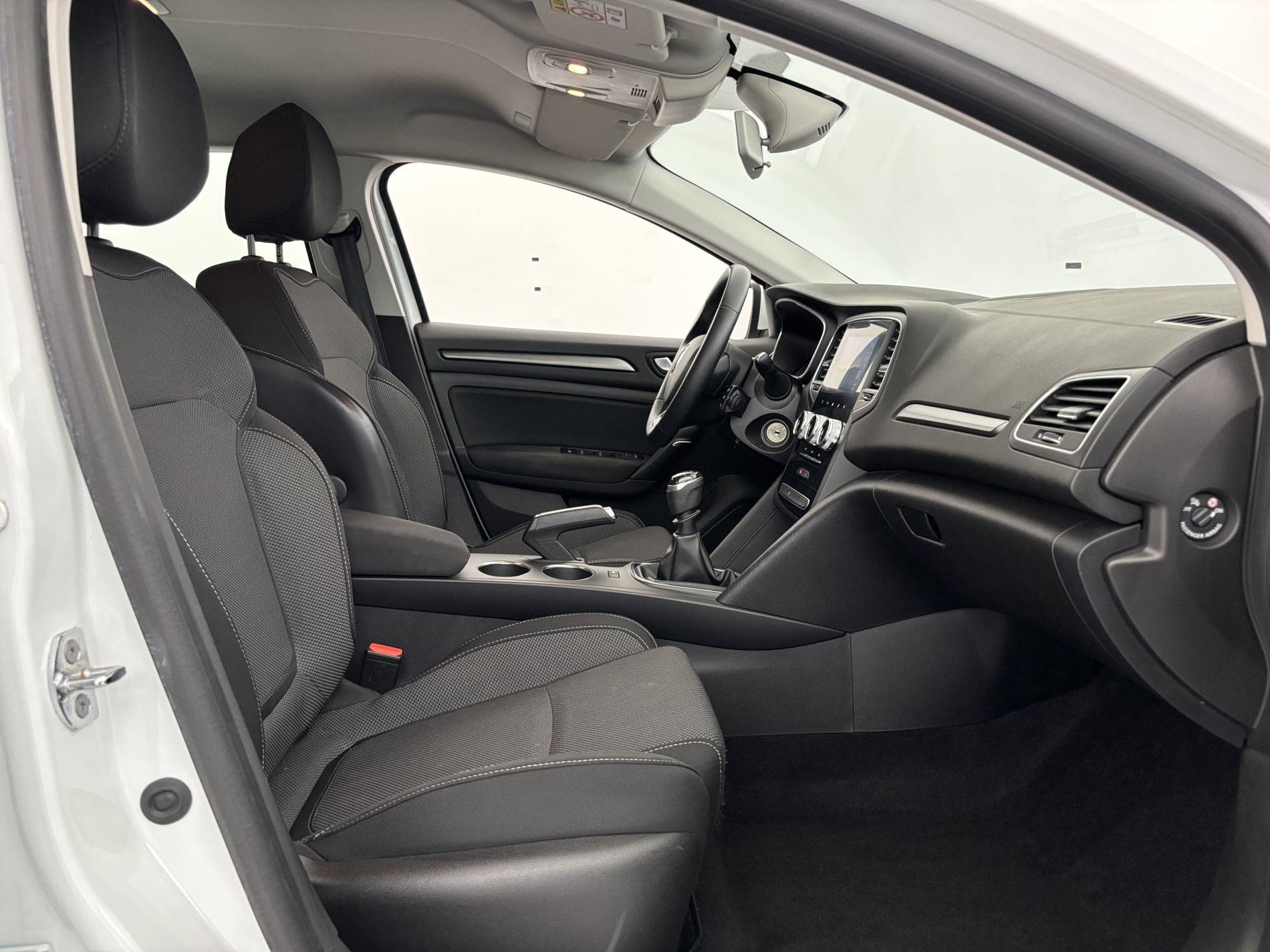 Vente en ligne Renault Megane 4  BLUE DCI 115 au prix de 14 990 €