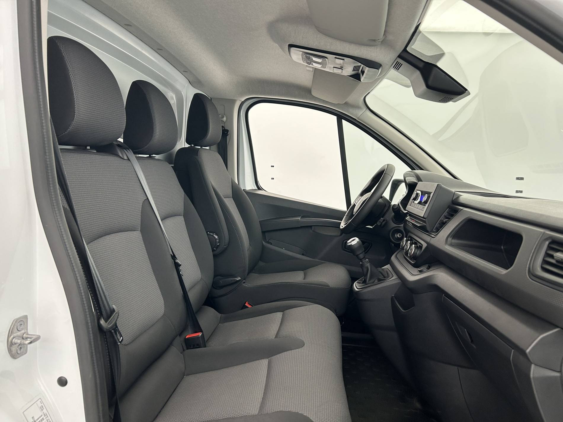 Vente en ligne Renault Trafic 3 Fourgon TRAFIC FGN L2H1 3000 KG BLUE DCI 130 au prix de 23 990 €