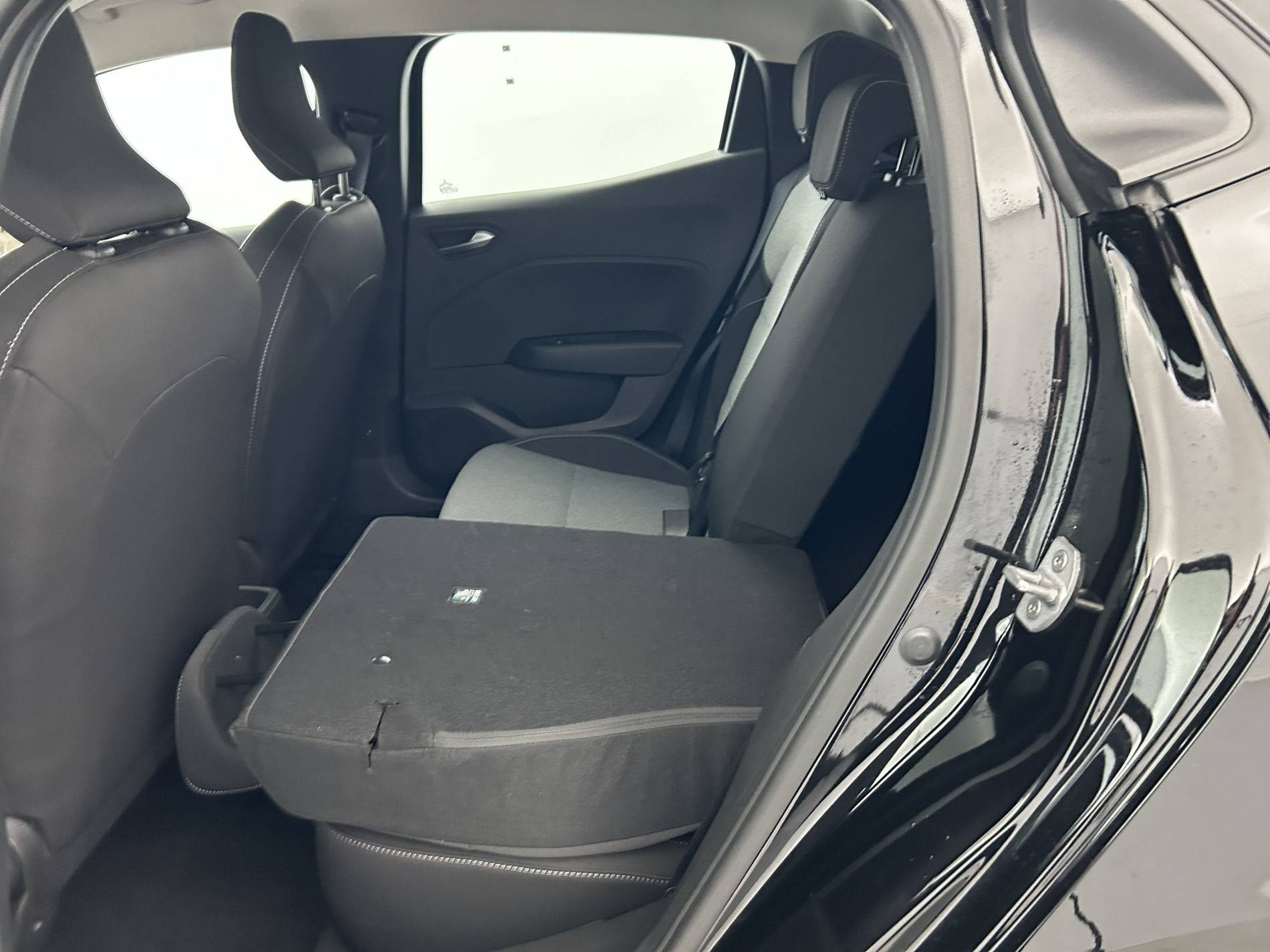 Vente en ligne Renault Clio 5 Clio Blue dCi 100 ch GSR2 au prix de 18 890 €