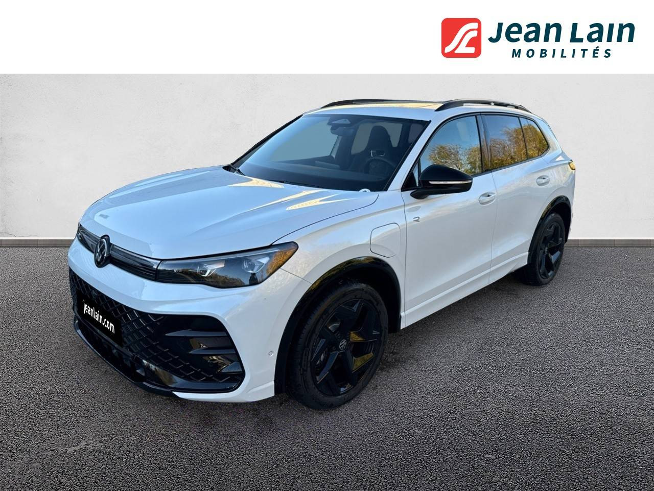 Vente en ligne VOLKSWAGEN TIGUAN Tiguan 1.5 eHybrid 204ch DSG6 R-Line de 2025 au prix de 50 655 €