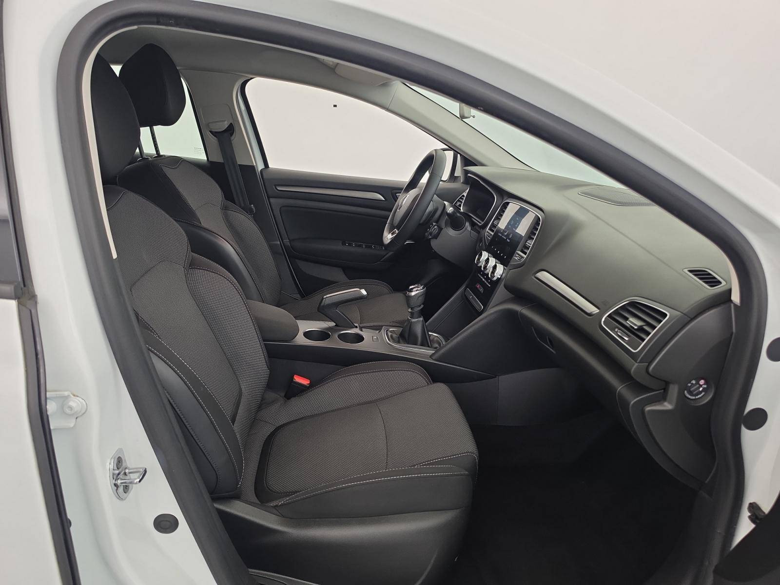 Vente en ligne Renault Megane 4  Blue dCi 115 au prix de 13 490 €