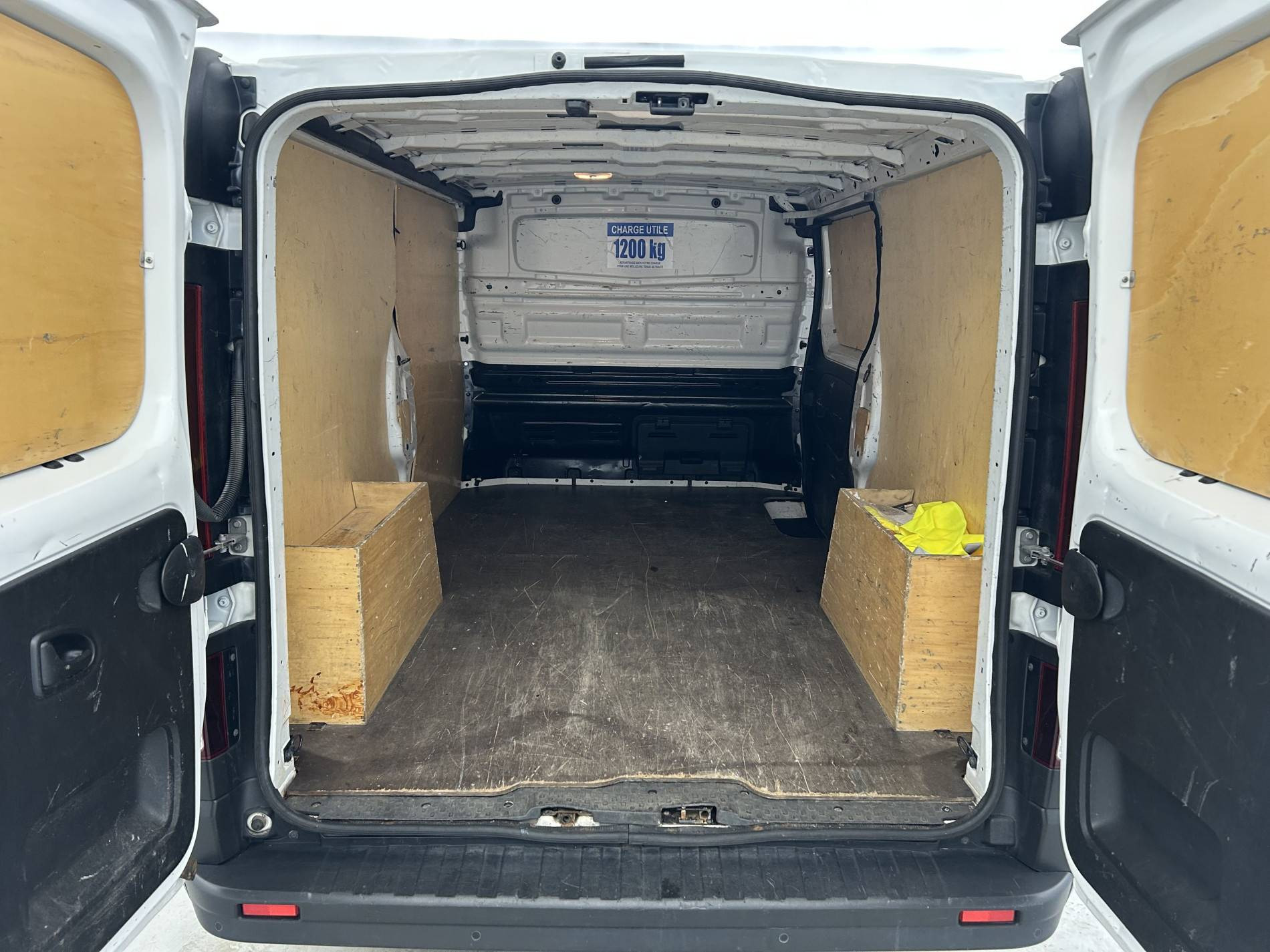 Vente en ligne Renault Trafic 3 Fourgon TRAFIC FGN L2H1 1300 KG DCI 120 au prix de 18 490 €