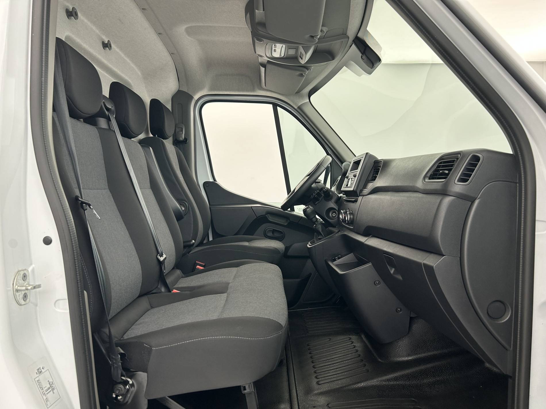 Vente en ligne Renault Master Fourgon MASTER FGN TRAC F3500 L2H2 BLUE DCI 135 au prix de 26 990 €