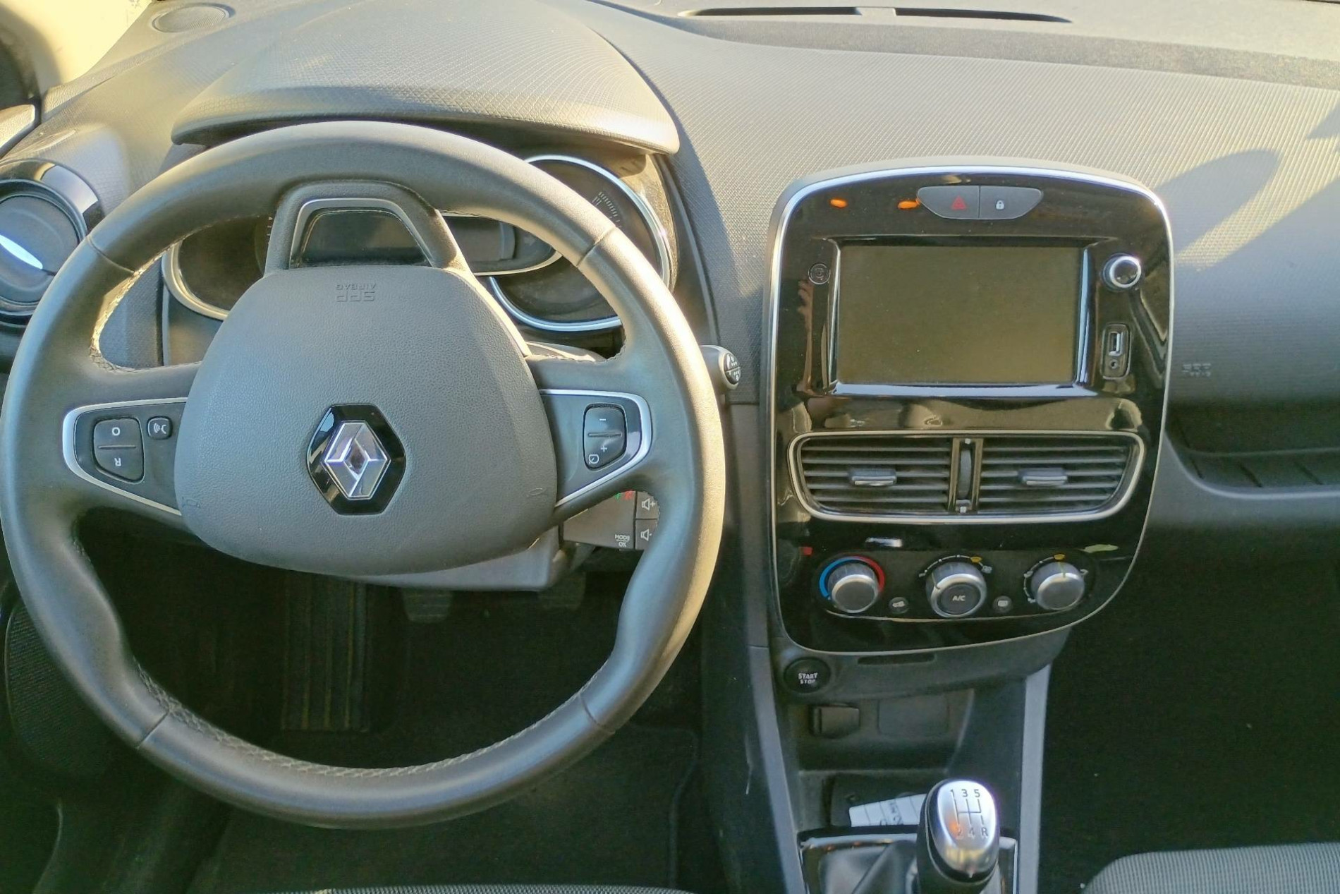 Vente en ligne Renault Clio 4 Estate Clio Estate dCi 90 E6C au prix de 9 790 €