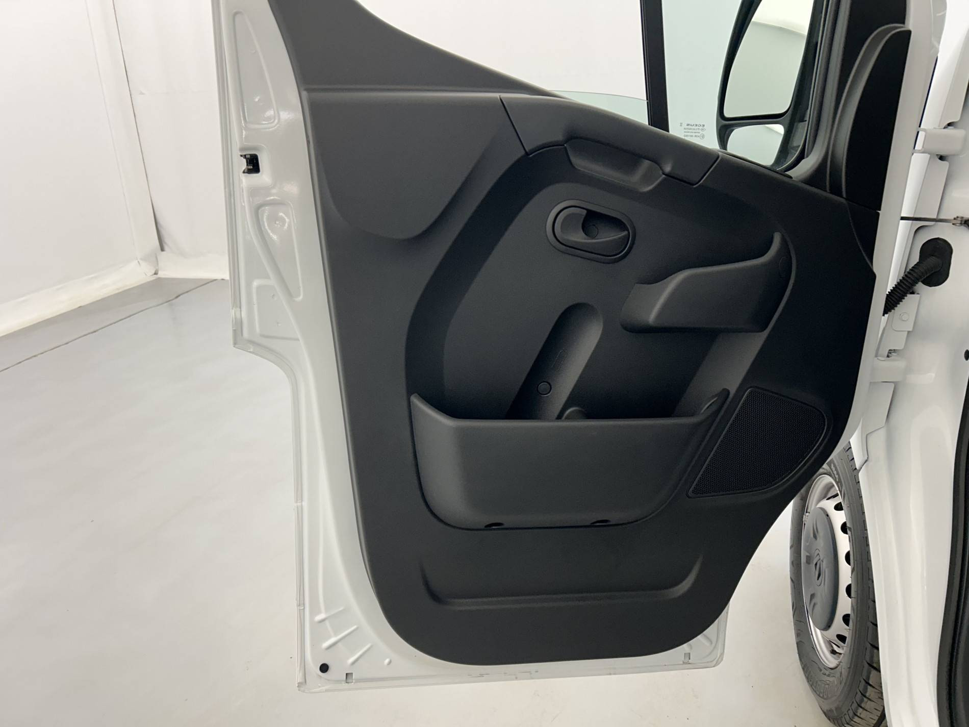 Vente en ligne Renault Master Fourgon MASTER FGN TRAC F3500 L3H3 BLUE DCI 135 au prix de 26 490 €