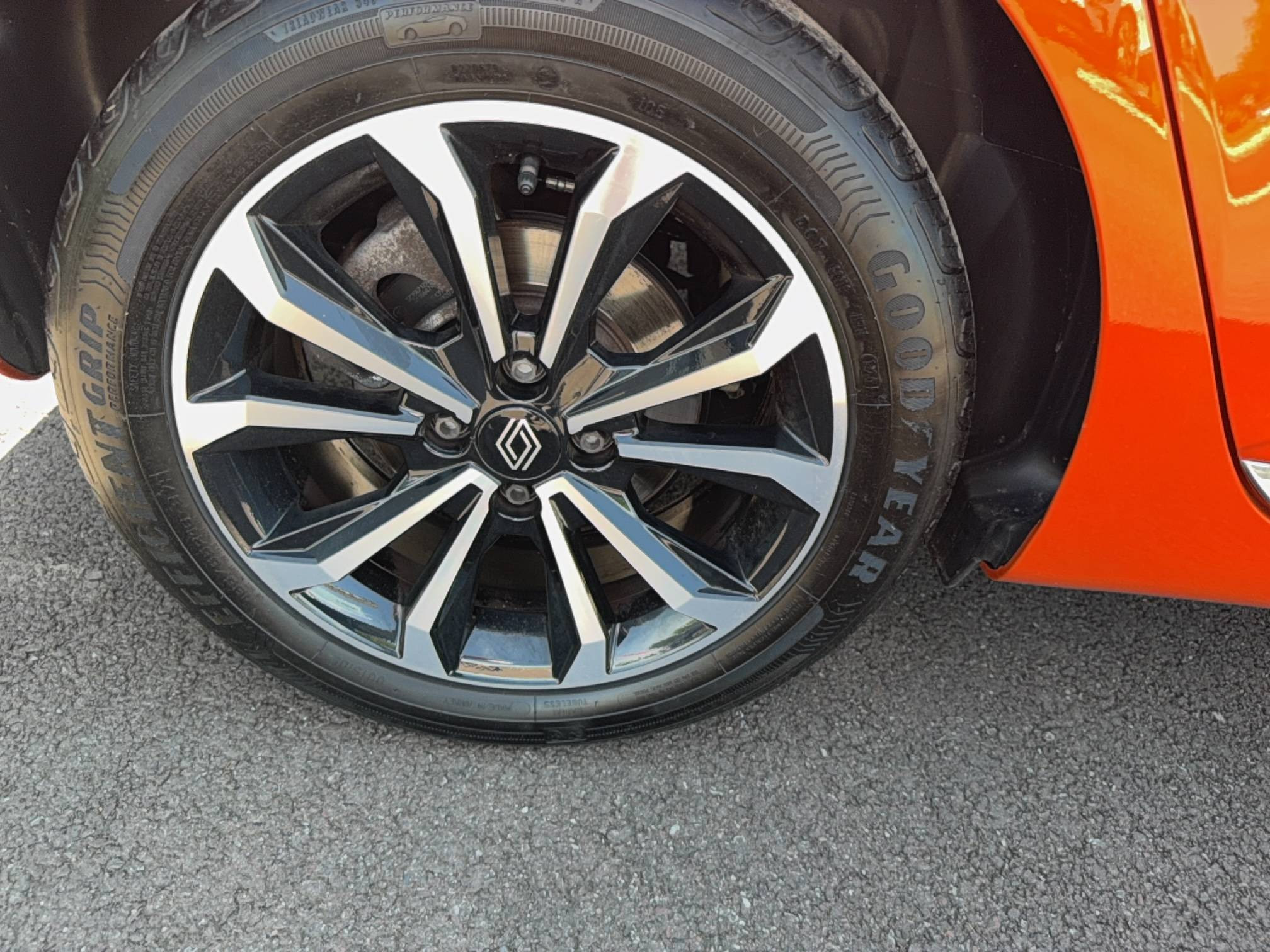 Vente en ligne Renault Clio 5 Clio TCe 90 au prix de 15 990 €