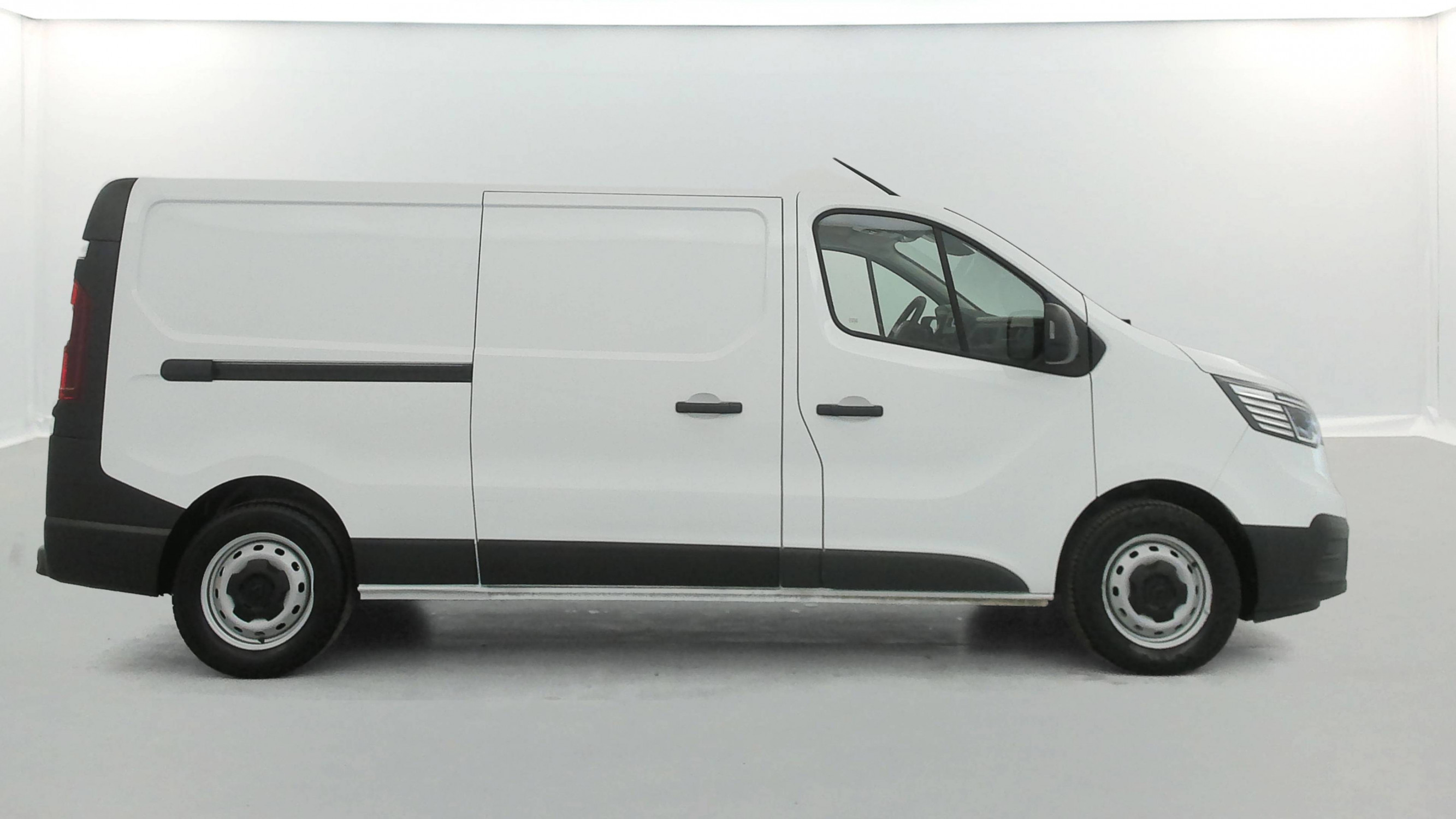 Vente en ligne Renault Trafic 3 Fourgon TRAFIC FGN L2H1 3000 KG BLUE DCI 130 au prix de 23 500 €