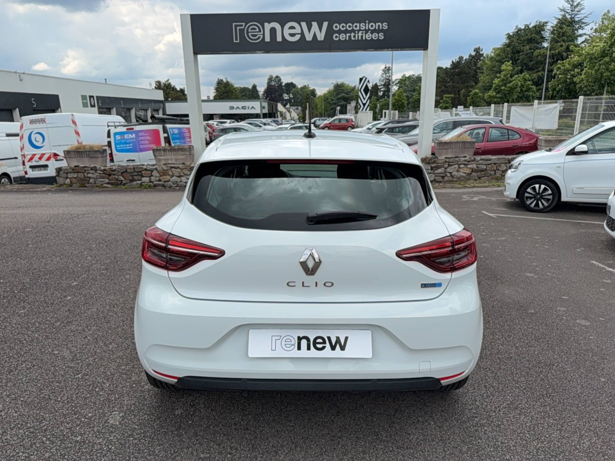 Vente en ligne Renault Clio 5 Clio E-Tech 140 - 21N au prix de 13 290 €