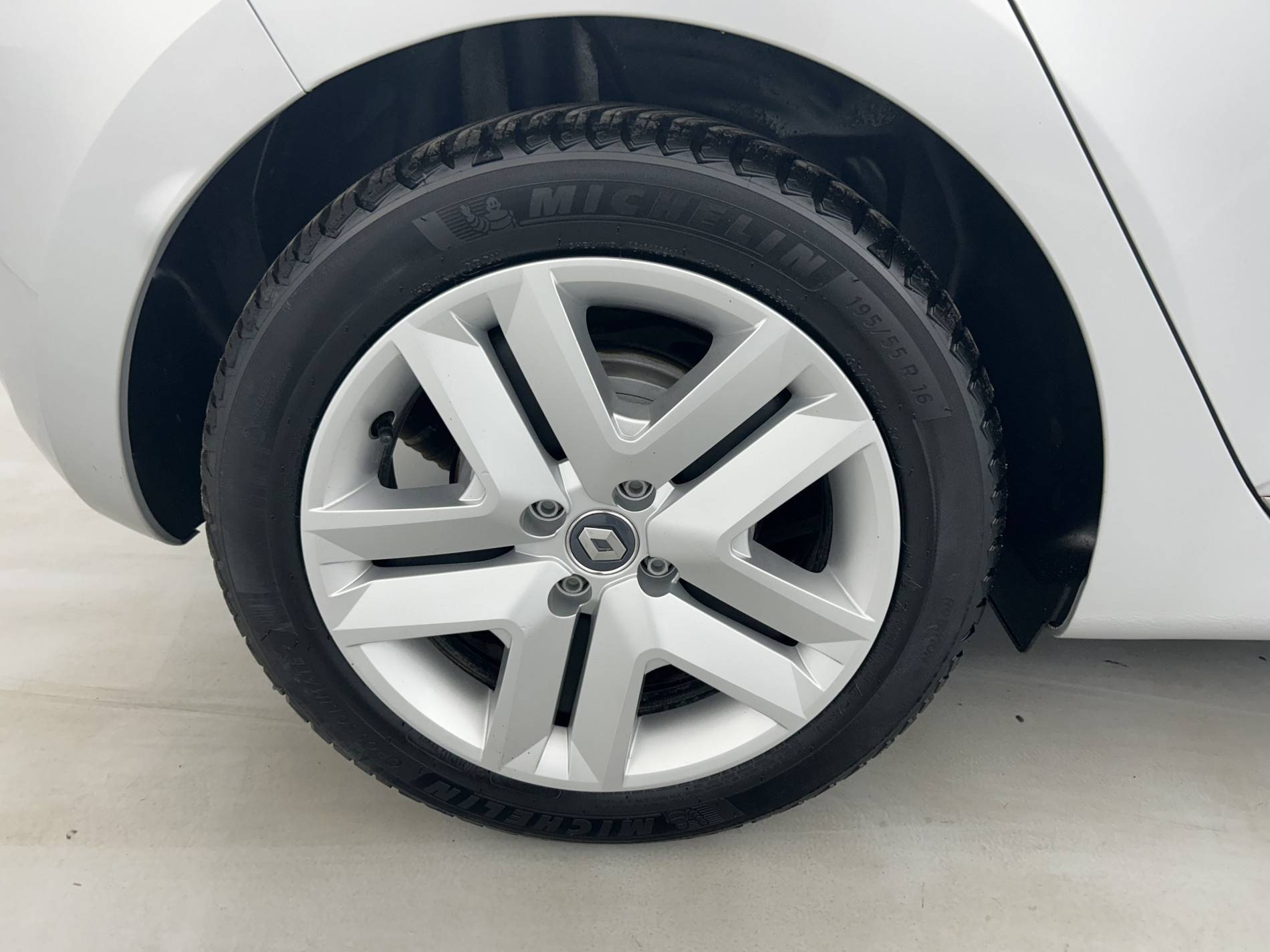 Vente en ligne Renault Clio 5 Clio E-Tech 140 - 21N au prix de 14 490 €