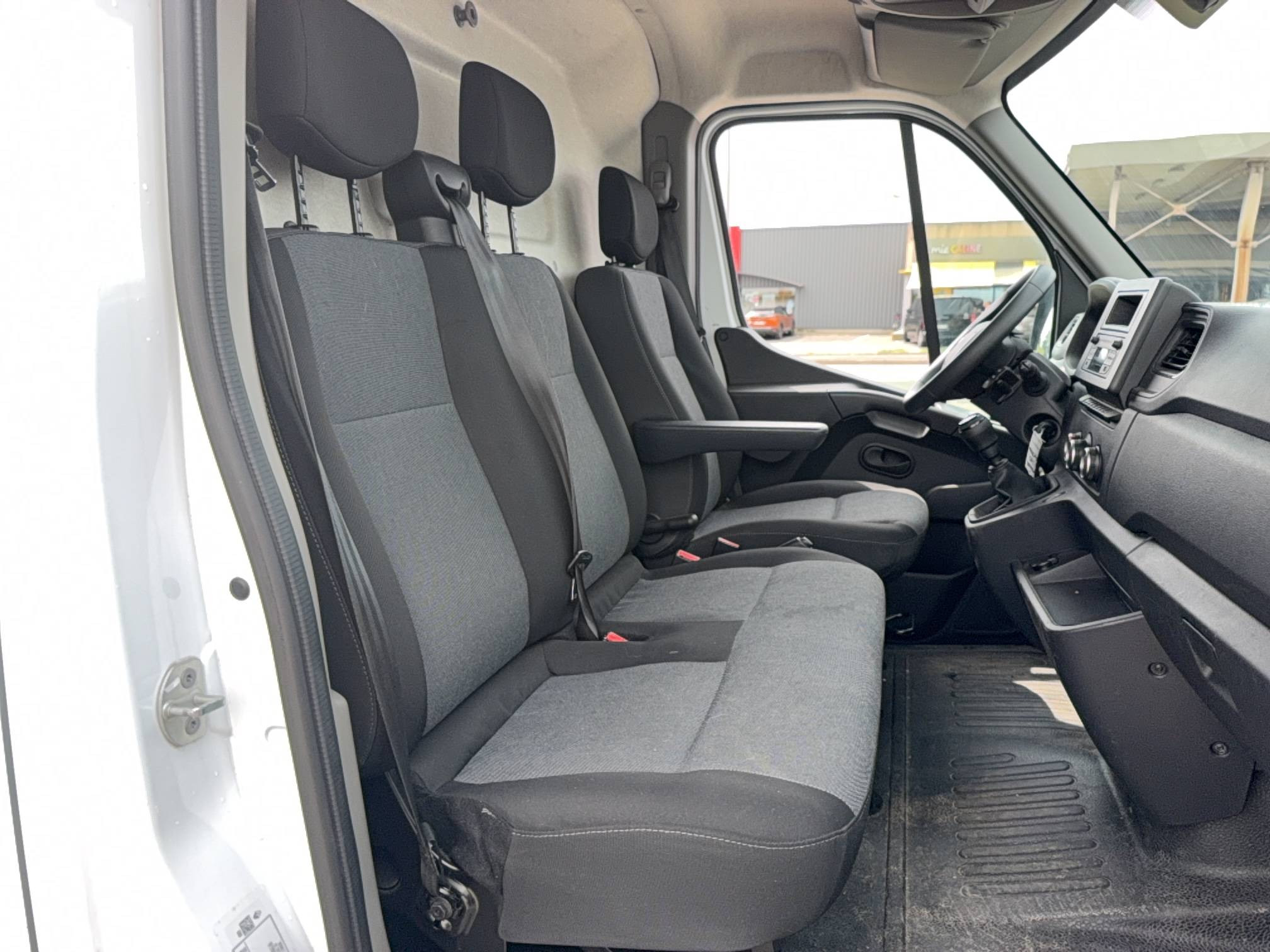 Vente en ligne Renault Master Fourgon MASTER FGN TRAC F3500 L3H3 BLUE DCI 135 au prix de 23 990 €