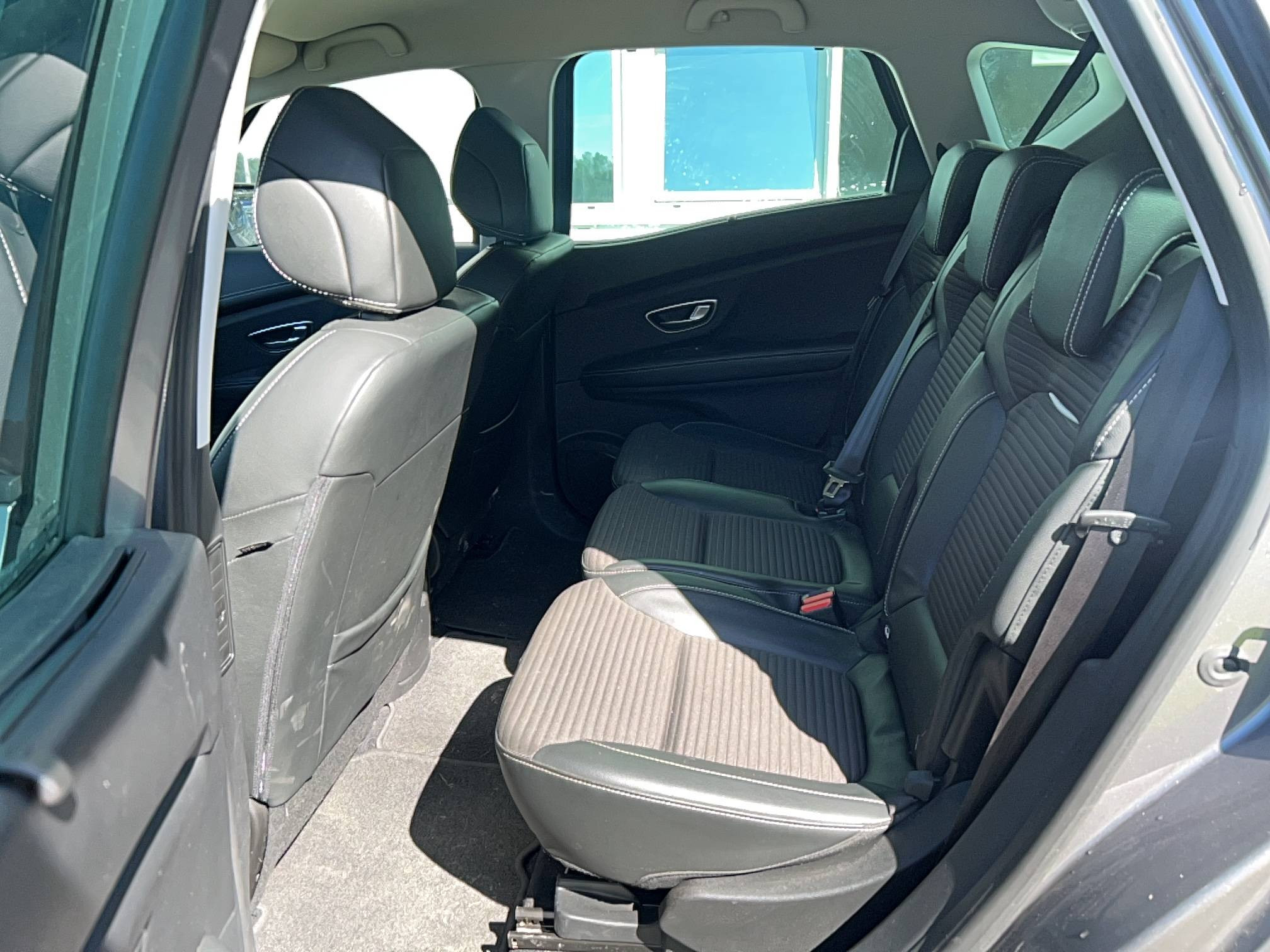 Vente en ligne Renault Scenic 4 Scenic TCe 140 FAP au prix de 15 590 €