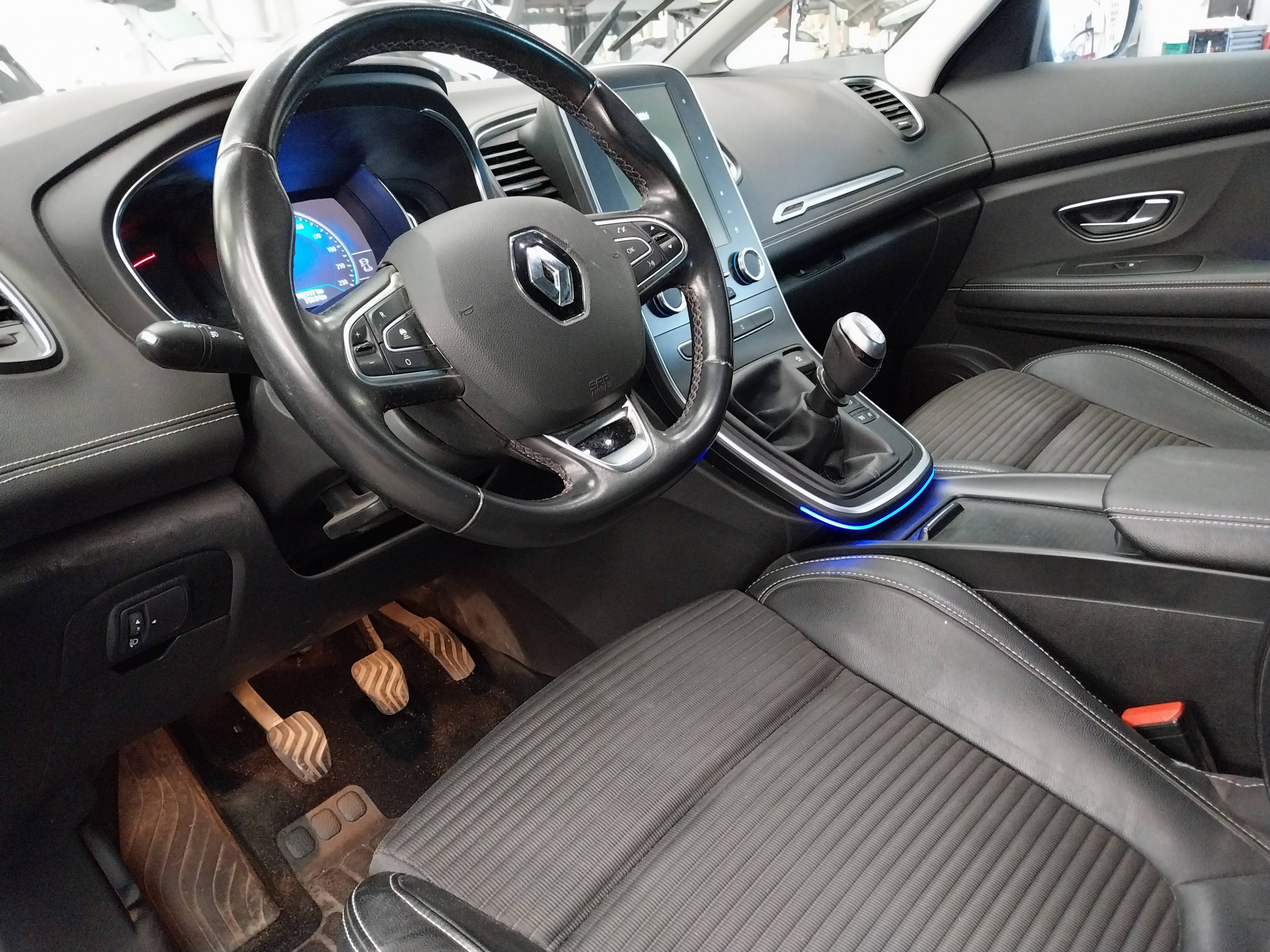 Vente en ligne Renault Scenic 4 Scenic Blue dCi 150 au prix de 14 990 €