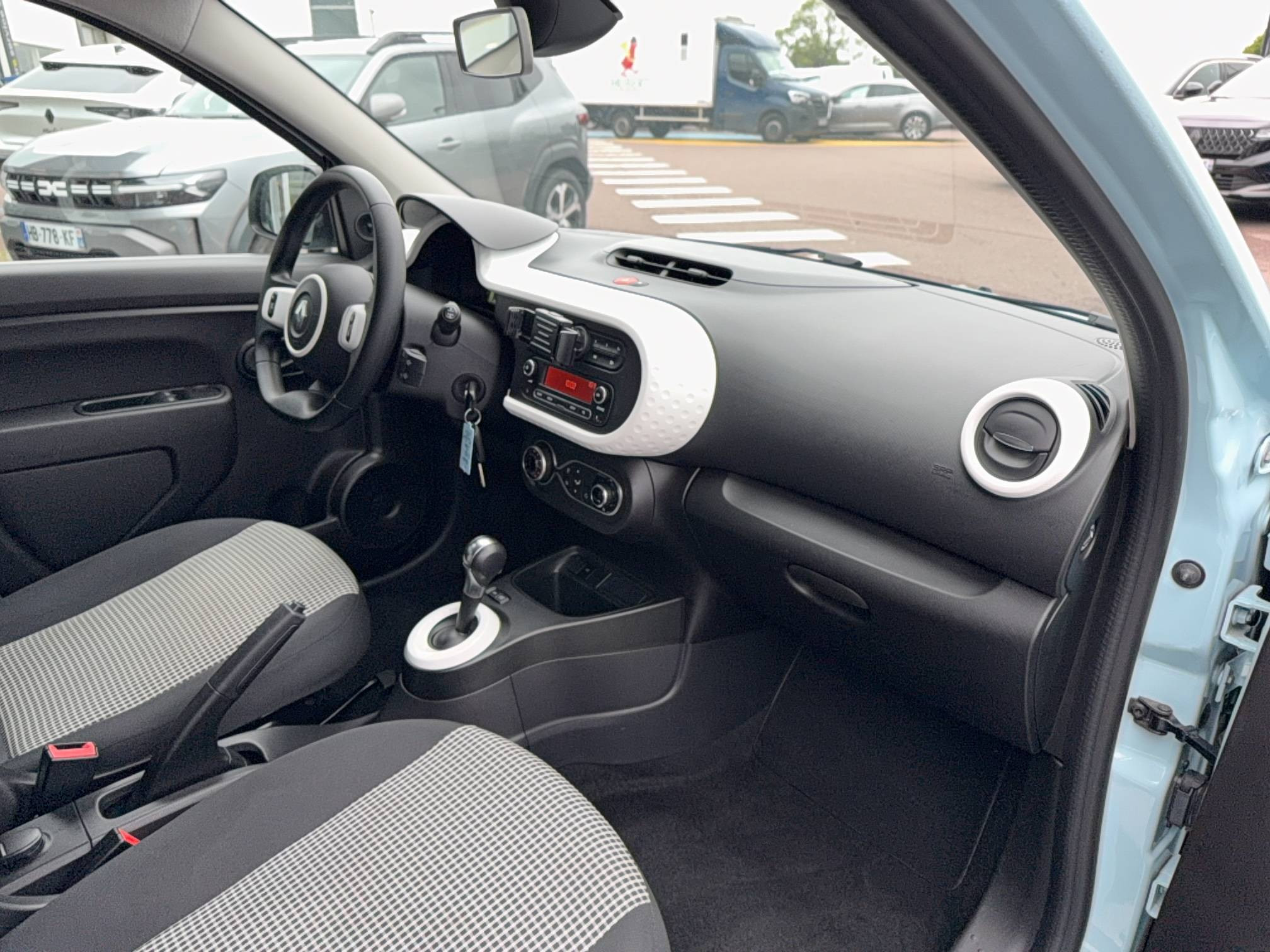 Vente en ligne Renault Twingo Electrique Twingo III E-Tech au prix de 11 990 €