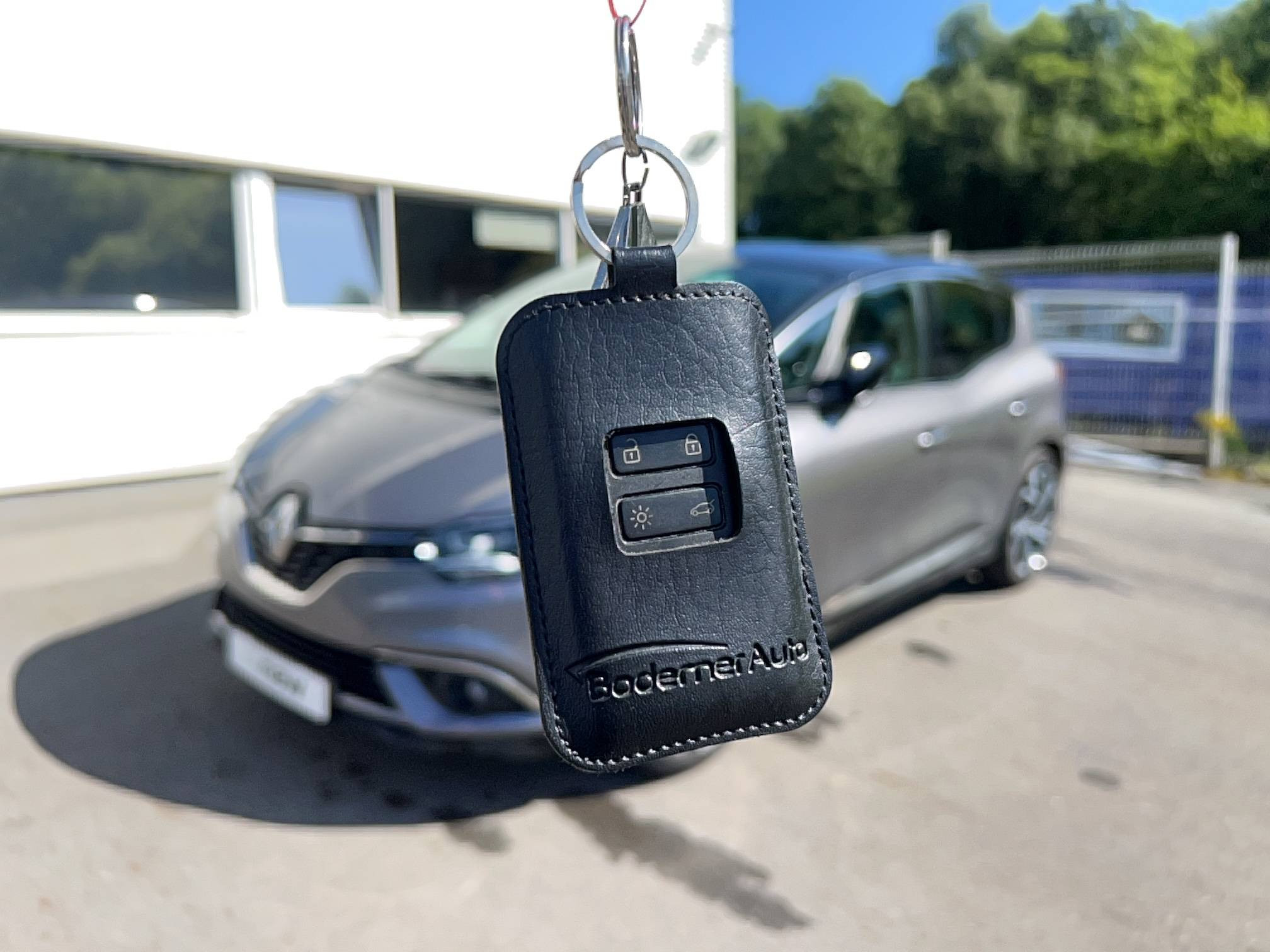 Vente en ligne Renault Scenic 4 Scenic TCe 140 FAP au prix de 15 590 €