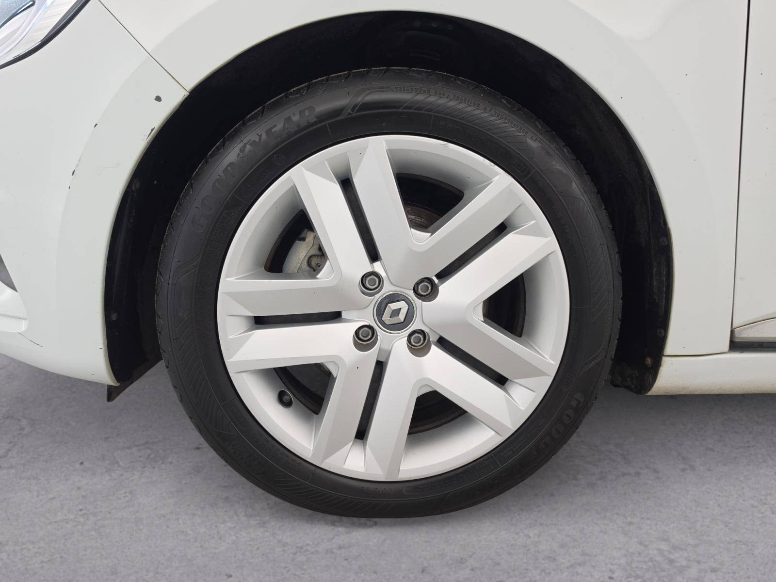 Vente en ligne Renault Clio 5 Clio E-Tech 140 au prix de 13 990 €