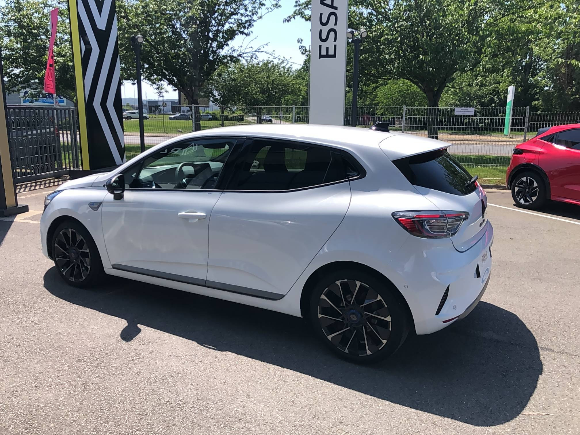Vente en ligne Renault Clio 5 Clio E-Tech full hybrid 145 au prix de 16 490 €