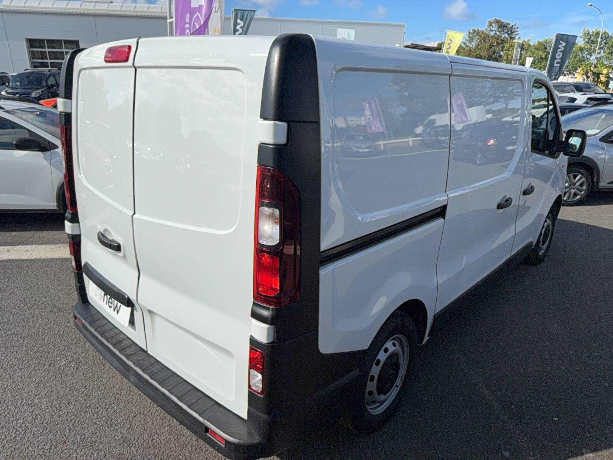 Vente en ligne Renault Trafic 3 Fourgon TRAFIC FGN L1H1 1000 KG DCI 120 au prix de 19 990 €