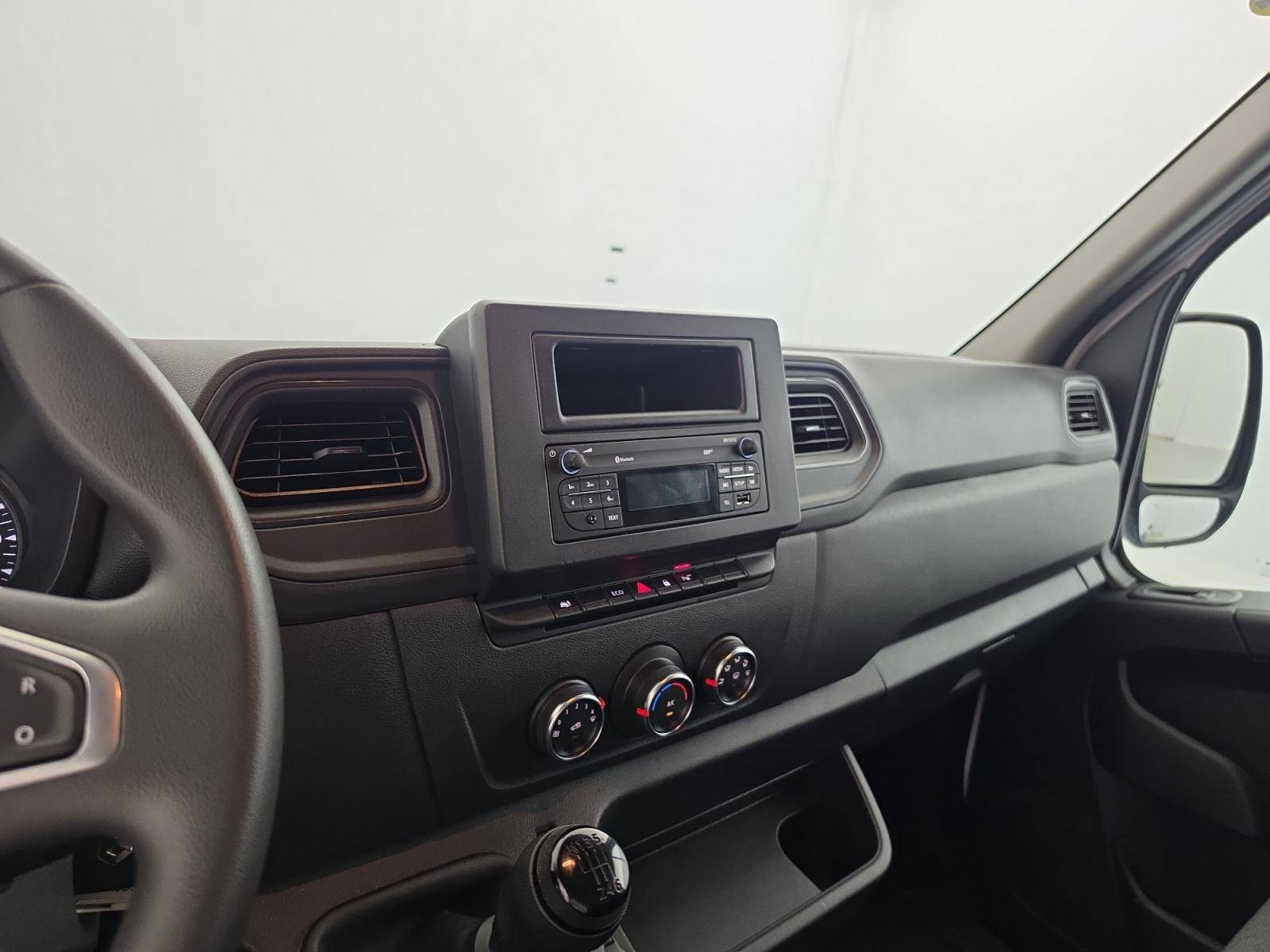 Vente en ligne Renault Master Fourgon MASTER FGN TRAC F3500 L2H2 BLUE DCI 135 au prix de 23 890 €