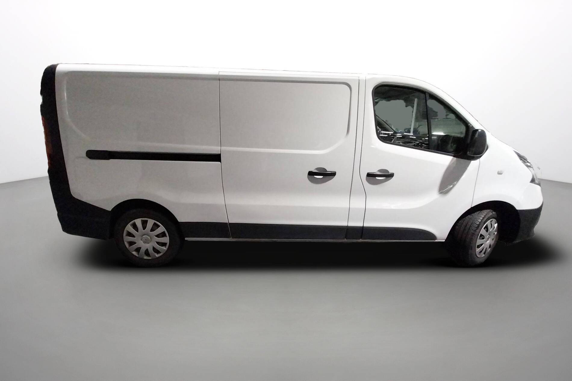 Vente en ligne Renault Trafic 3 Fourgon TRAFIC FGN L2H1 1300 KG DCI 120 au prix de 18 990 €
