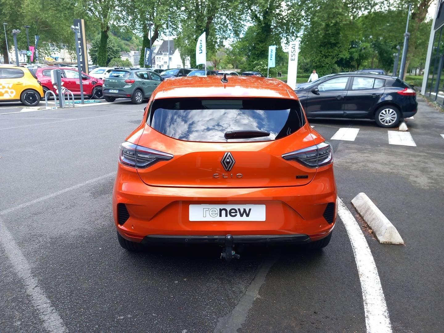 Vente en ligne Renault Clio 5 Clio E-Tech full hybrid 145 au prix de 17 990 €