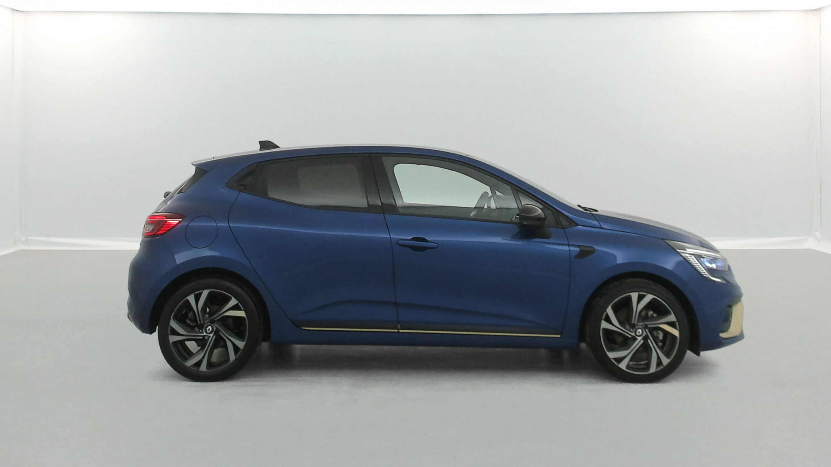 Vente en ligne Renault Clio 5 Clio E-Tech full hybrid 145 au prix de 19 990 €