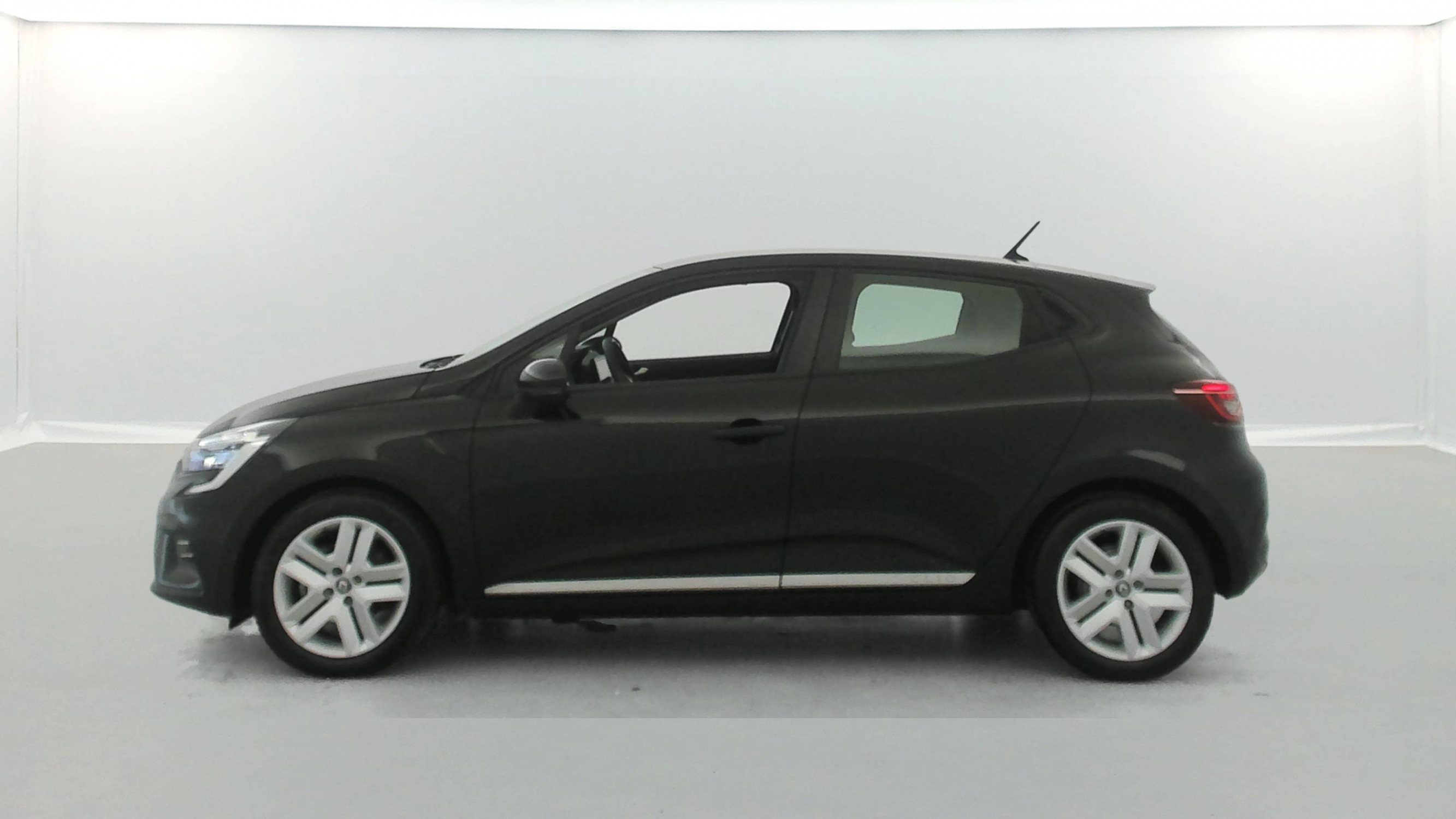 Vente en ligne Renault Clio 5 Clio E-Tech 140 - 21N au prix de 14 990 €