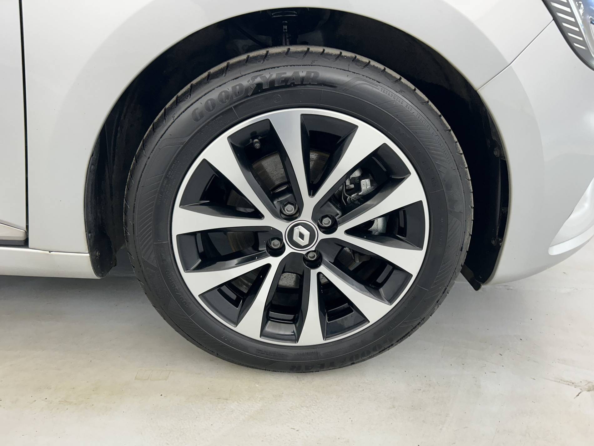 Vente en ligne Renault Clio 5 Clio E-Tech 140 - 21N au prix de 16 500 €