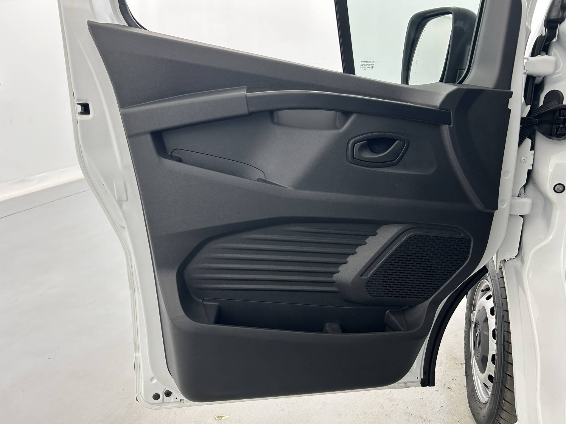 Vente en ligne Renault Trafic 3 Fourgon TRAFIC FG BLUE DCI 130 L1H1 3T GSR2 au prix de 24 390 €