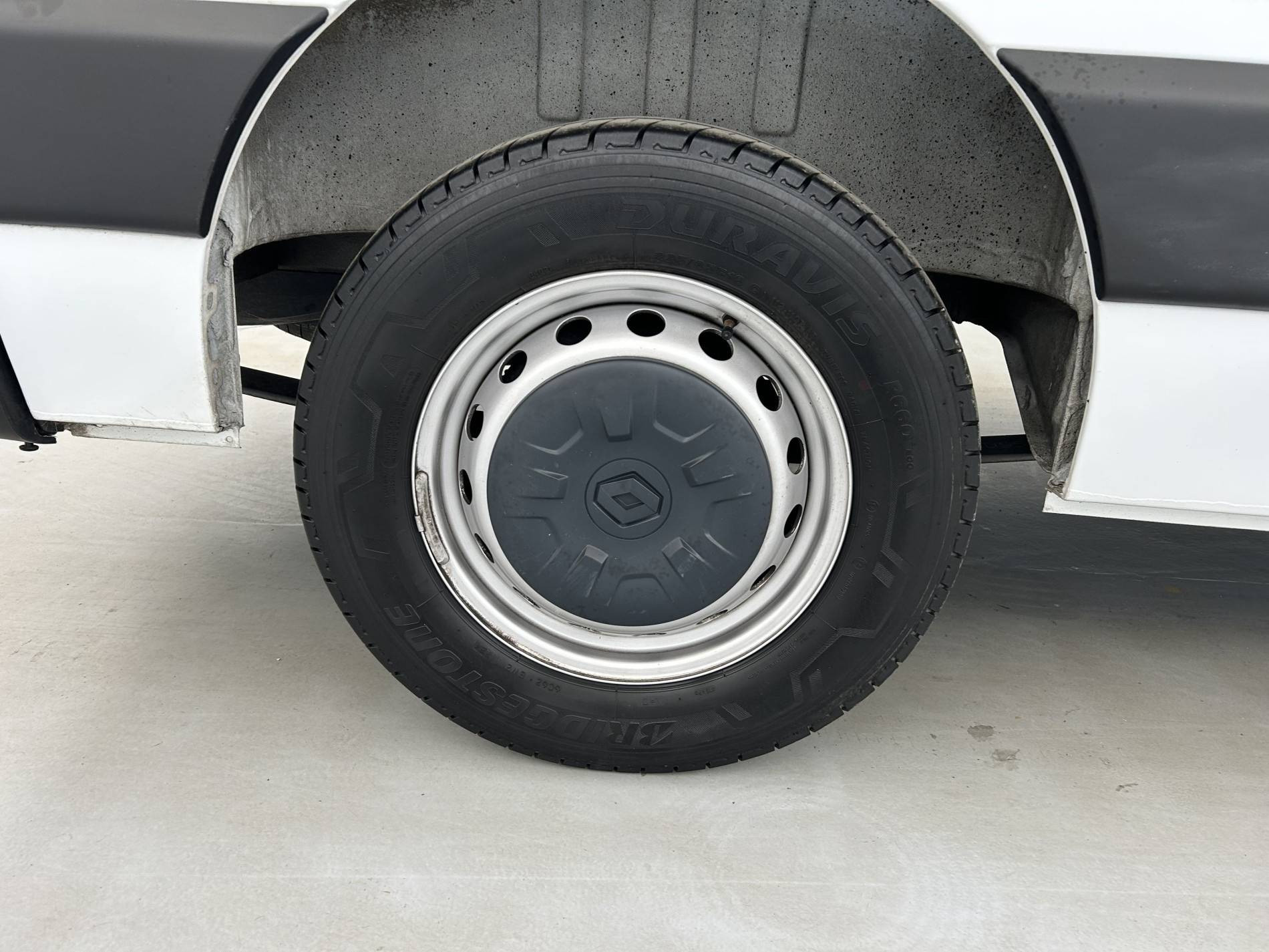 Vente en ligne Renault Master Fourgon MASTER FGN TRAC F3500 L2H2 BLUE DCI 135 au prix de 26 990 €