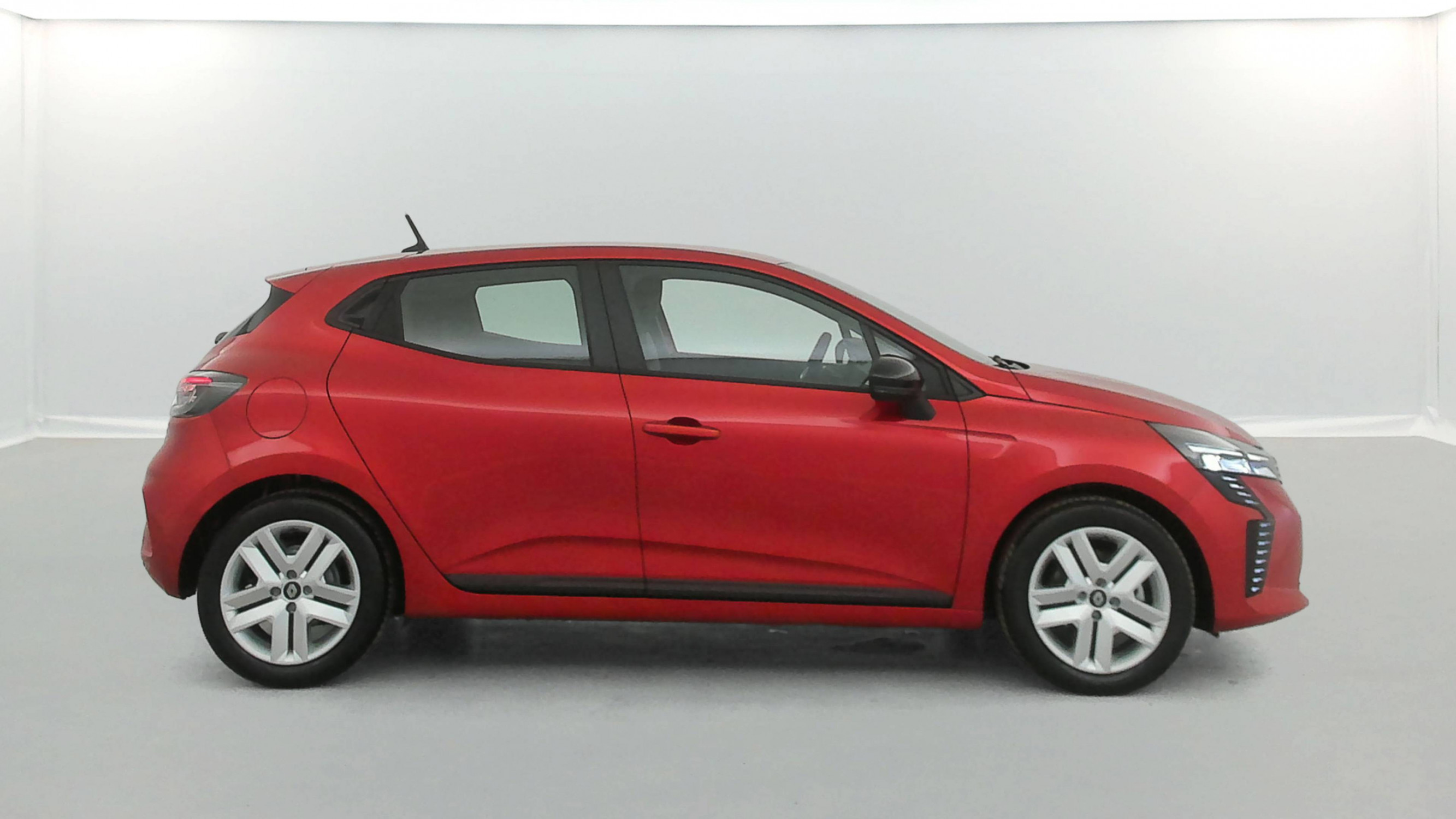 Vente en ligne Renault Clio 5 Clio E-Tech full hybrid 145 ch GSR2 au prix de 18 590 €