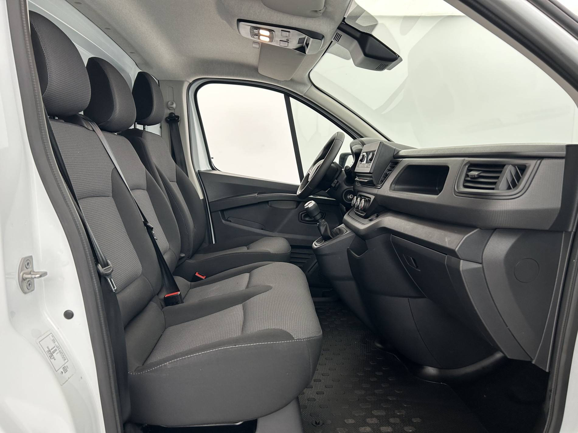 Vente en ligne Renault Trafic 3 Fourgon TRAFIC FGN L2H1 3000 KG BLUE DCI 130 au prix de 23 490 €