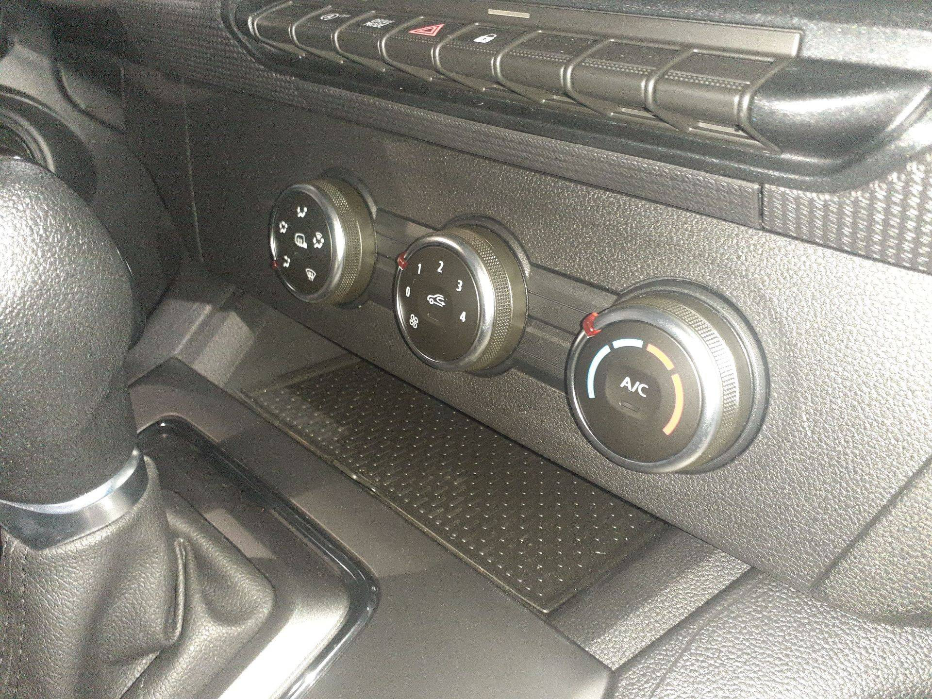 Vente en ligne Renault Kangoo Van  TOLE L1 BLUE DCI 95 AUTO au prix de 24 265 €